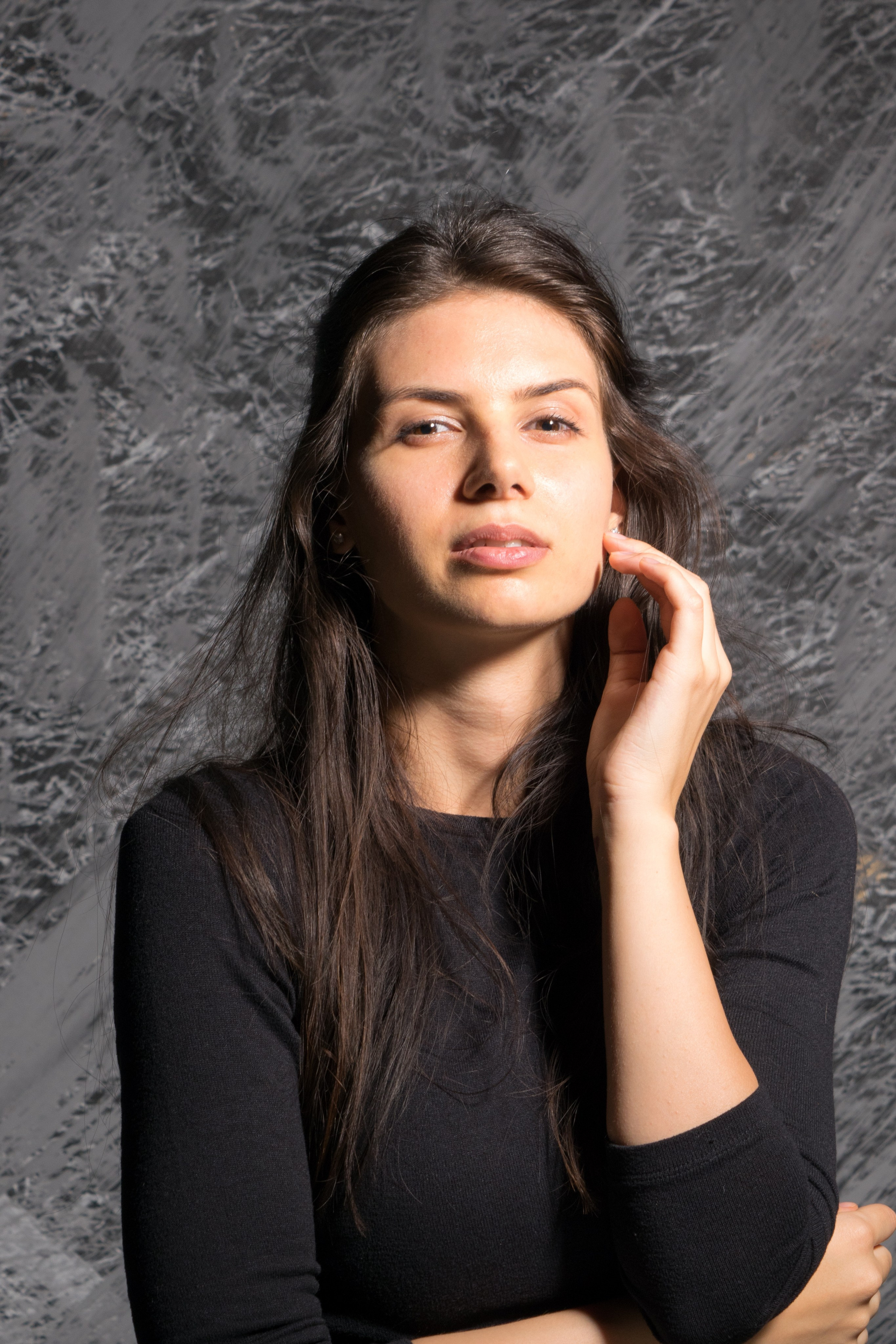 Sedinta foto studio, fotograf de portret, fotografii fashion, fotograf model, fotografii rochie neagra, fotografie profesionala de studio