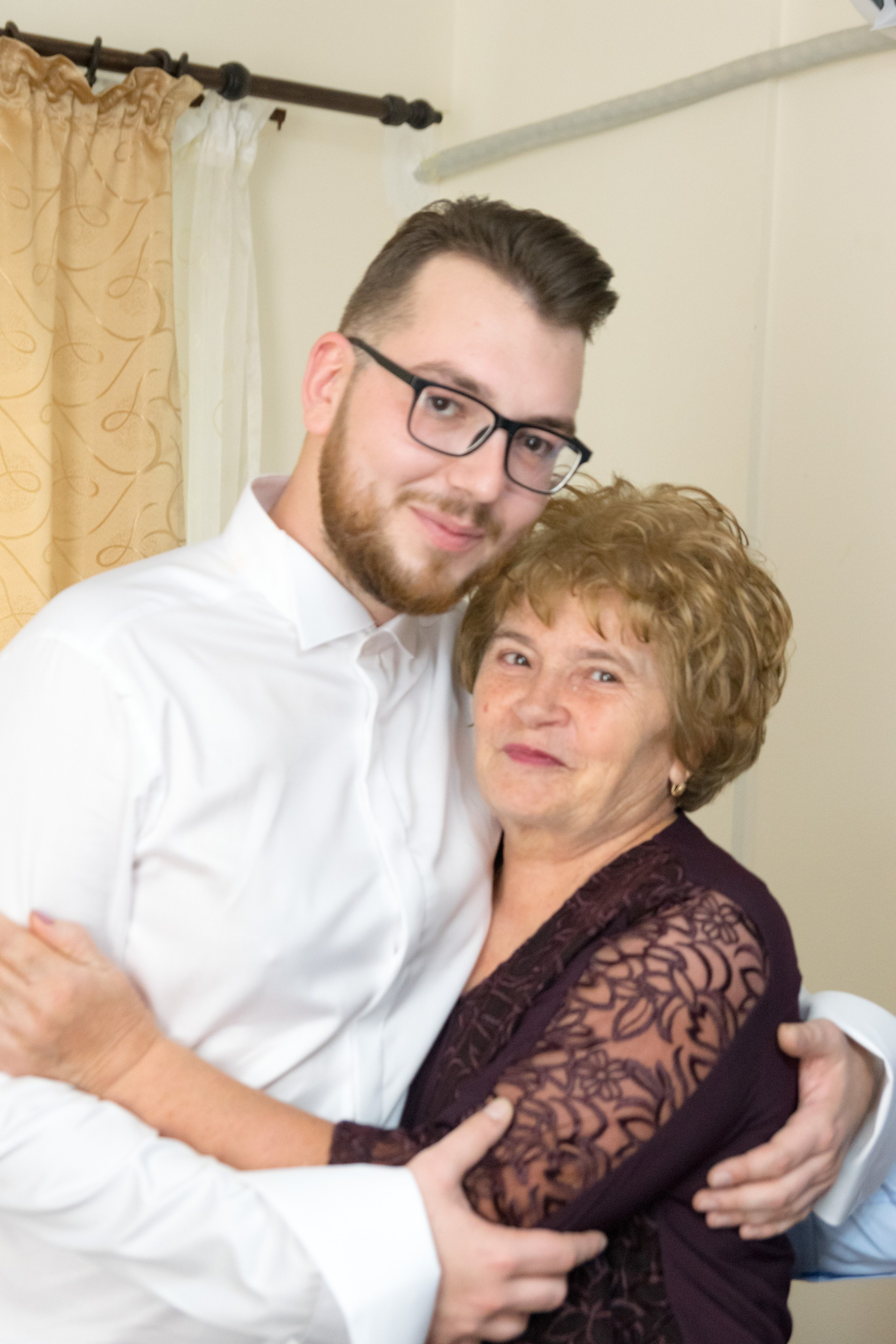 Sedinta foto acasa, fotografii de nunta, fotograf de nunta bucuresti, fotografii nunta acasa, pozing mireasa, obiceiuri, fotografie profesionala nunta