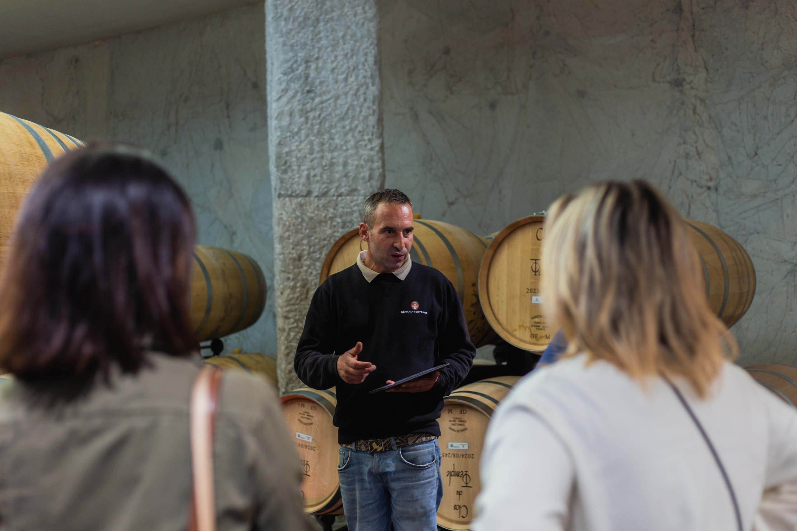 Photographe professionnelle à Poitiers, Tours et Châtellerault | Studio photo entre Poitiers et Tours – portraits, familles, entreprises, ma