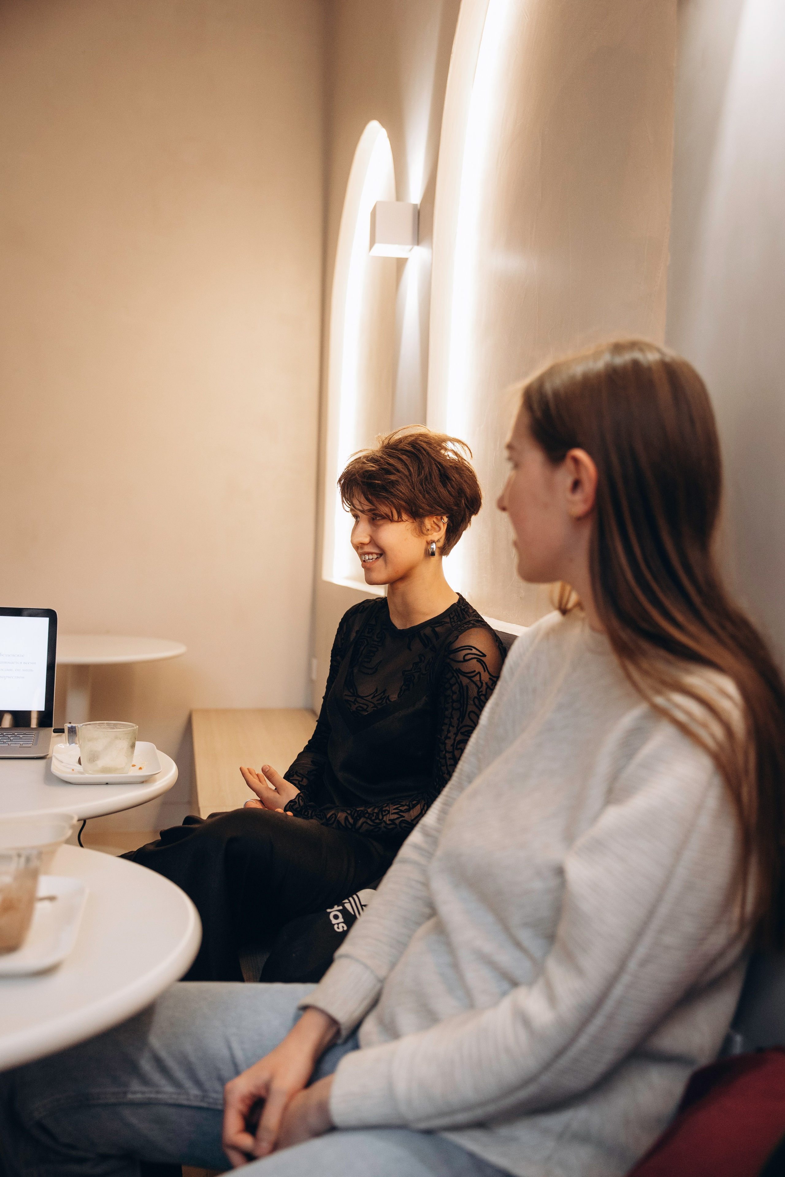 Event photo session for Art brunch Toulouse. Eugenie Smirnova — wedding, corporate and lifestyle photographer in Toulouse and Southwest France