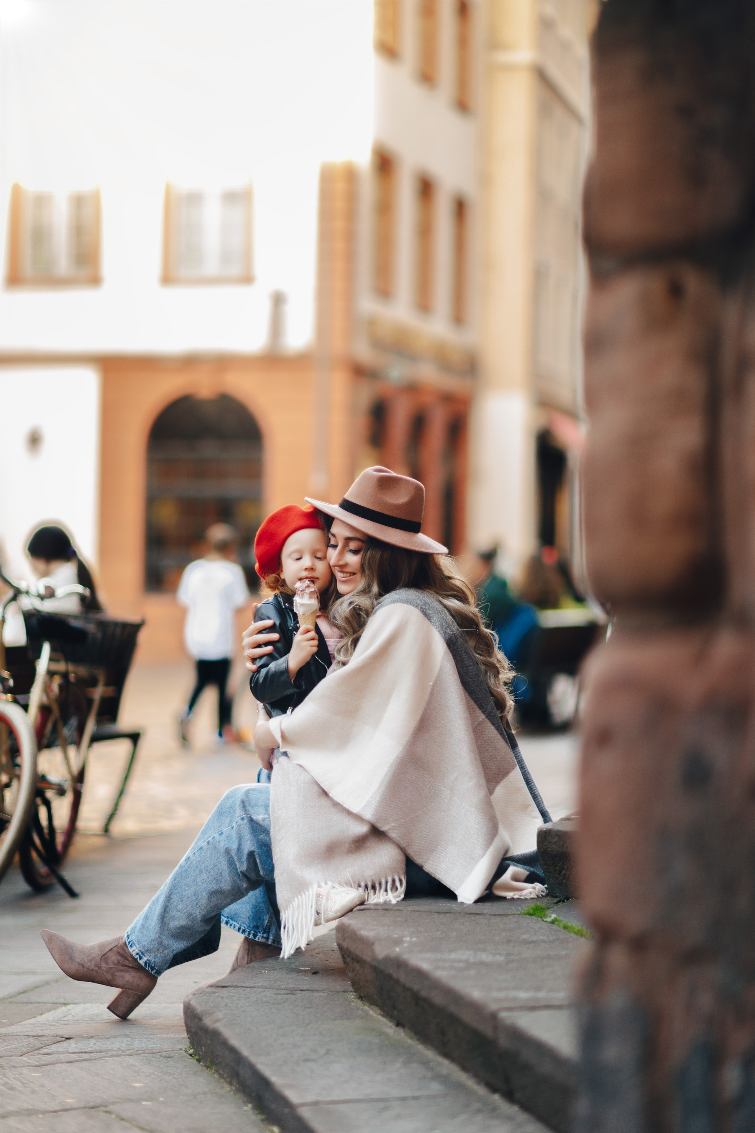 Familien Outdoorfotografie Hockenheim – Glückliche Familie in der Natur – LAV Fotostudio