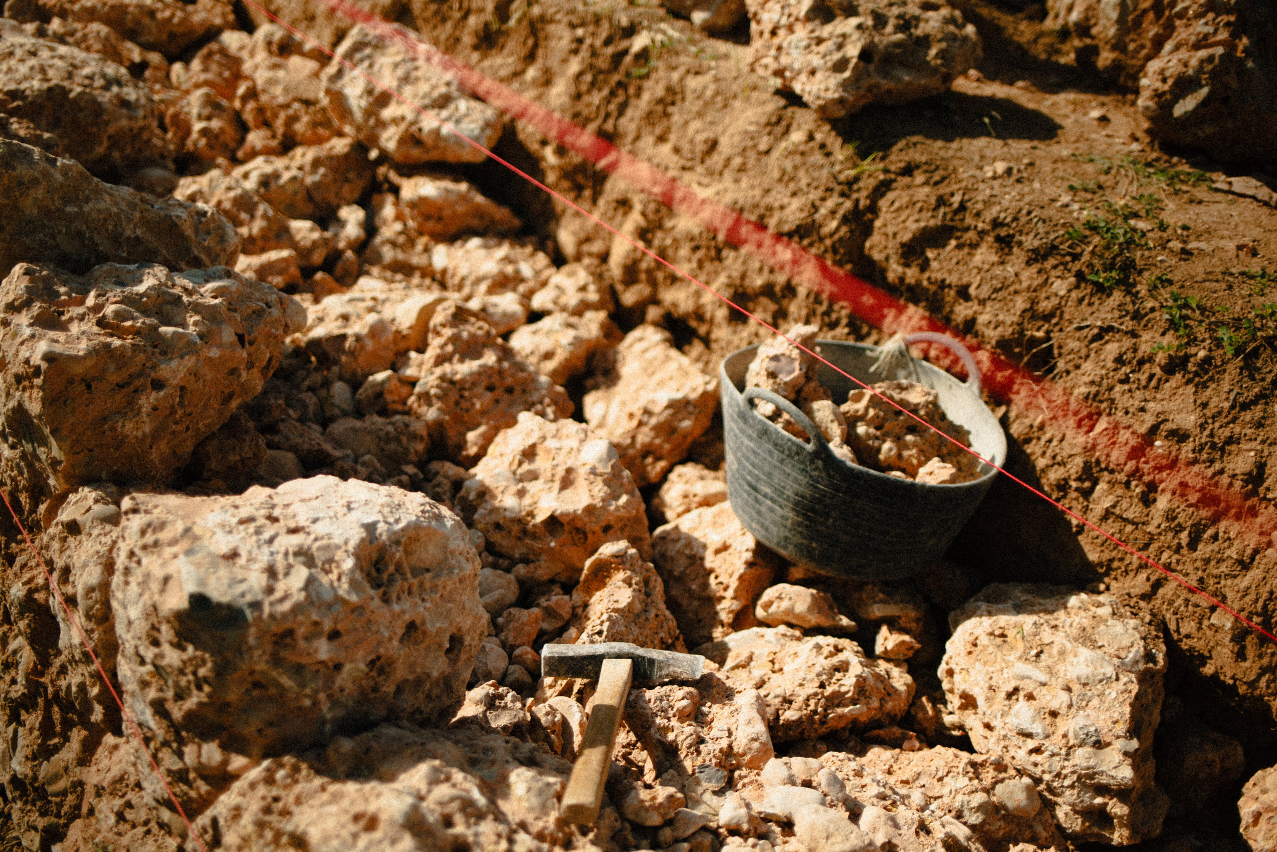 The manual construction of stone walls reflects Gramona’s respect for heritage and the earth’s rhythms