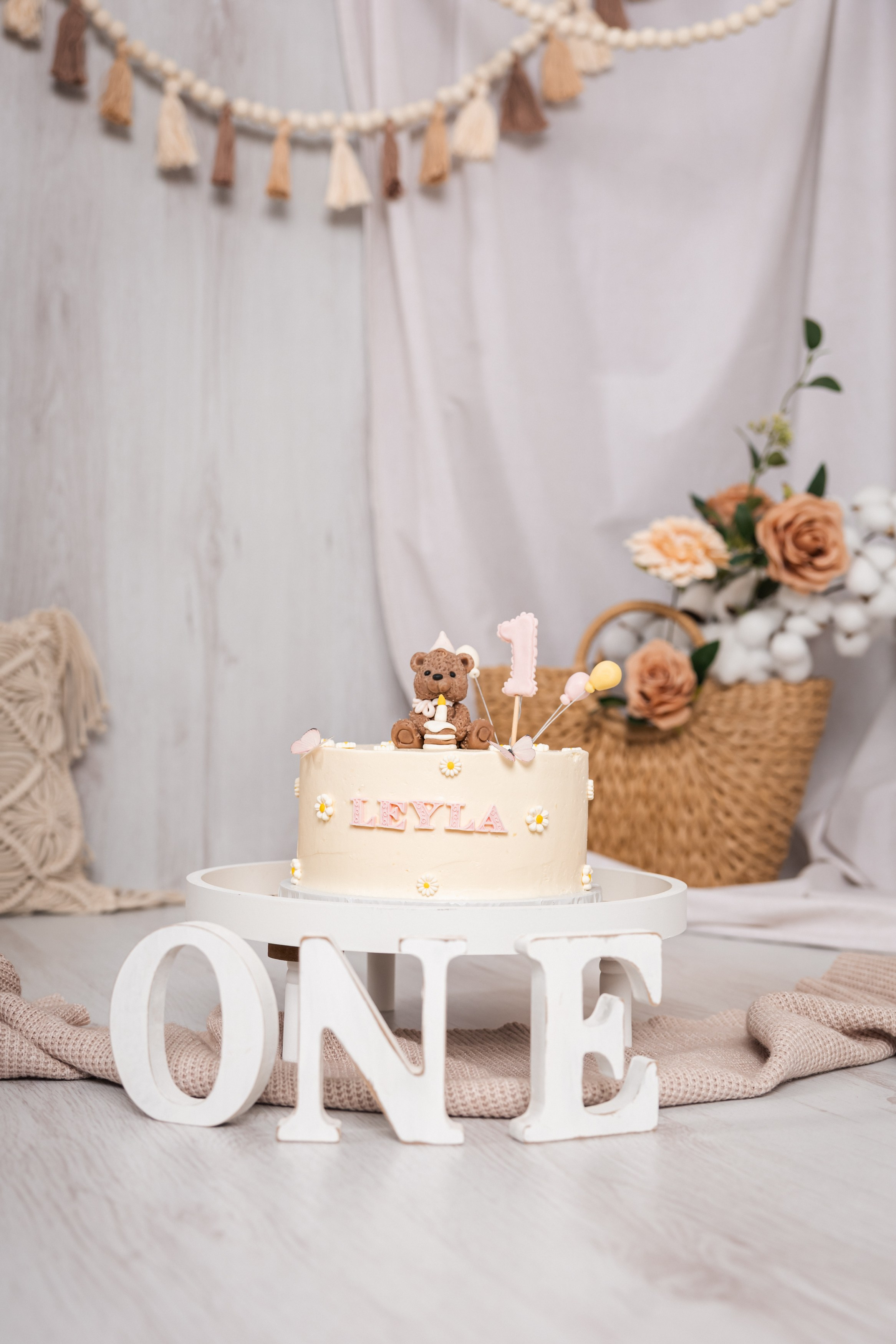 Smash cake focení — první narozeniny plné radosti. Lifestyle a rodinná fotografka v Pisku Oxana Telupilova