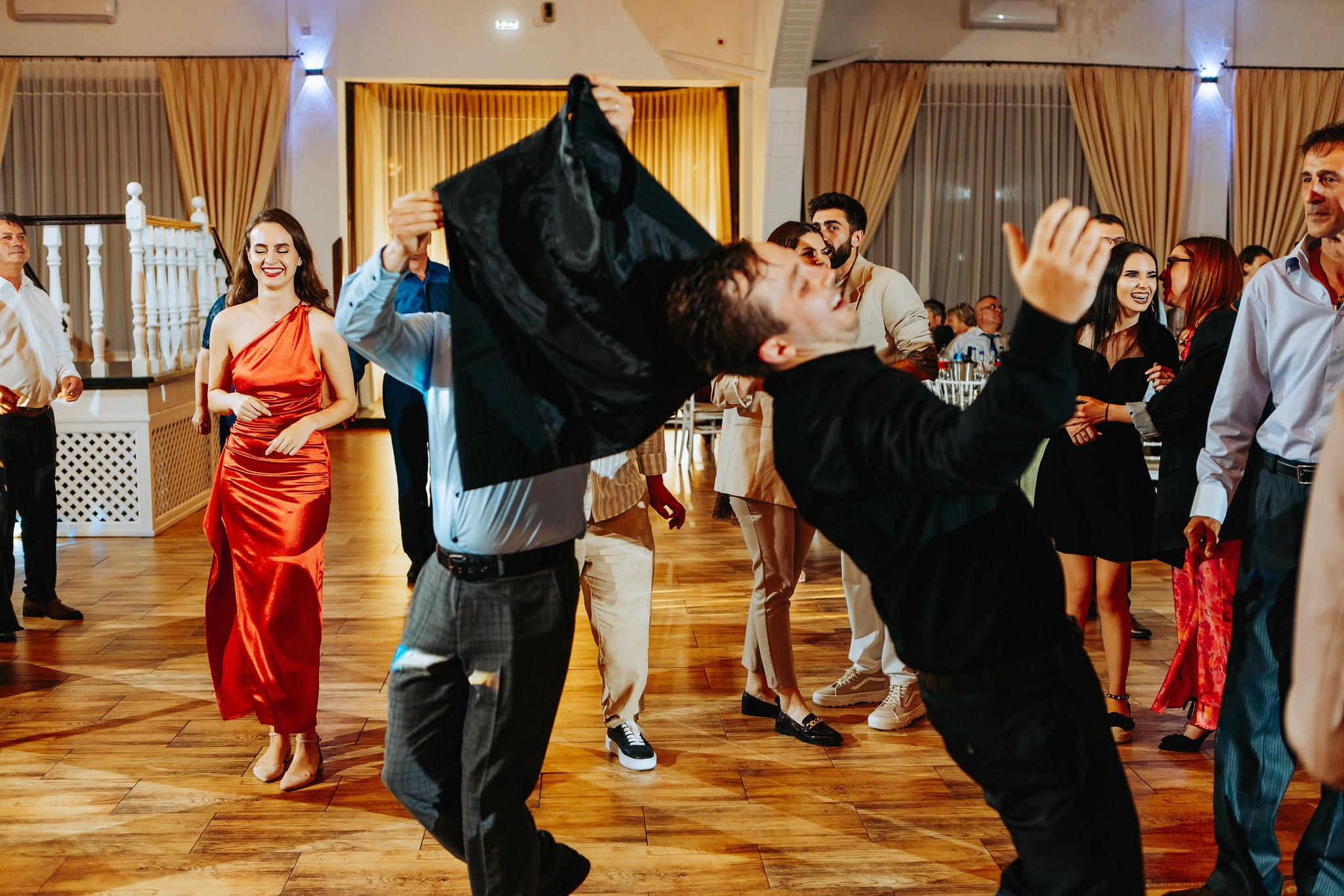 Radu si Diana. Wedding photographer and videographer