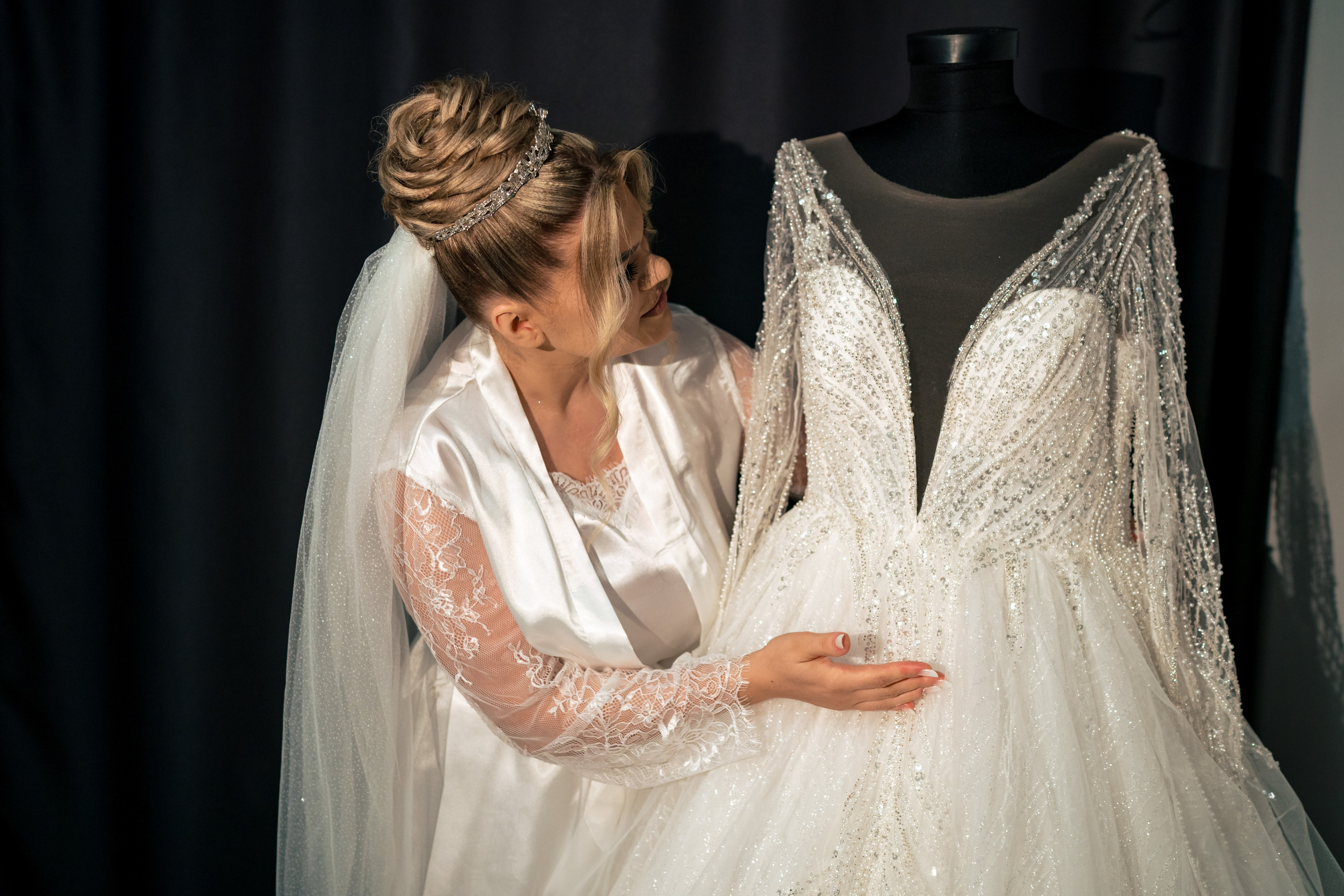 Andreea, Damian si Aris. Acasă