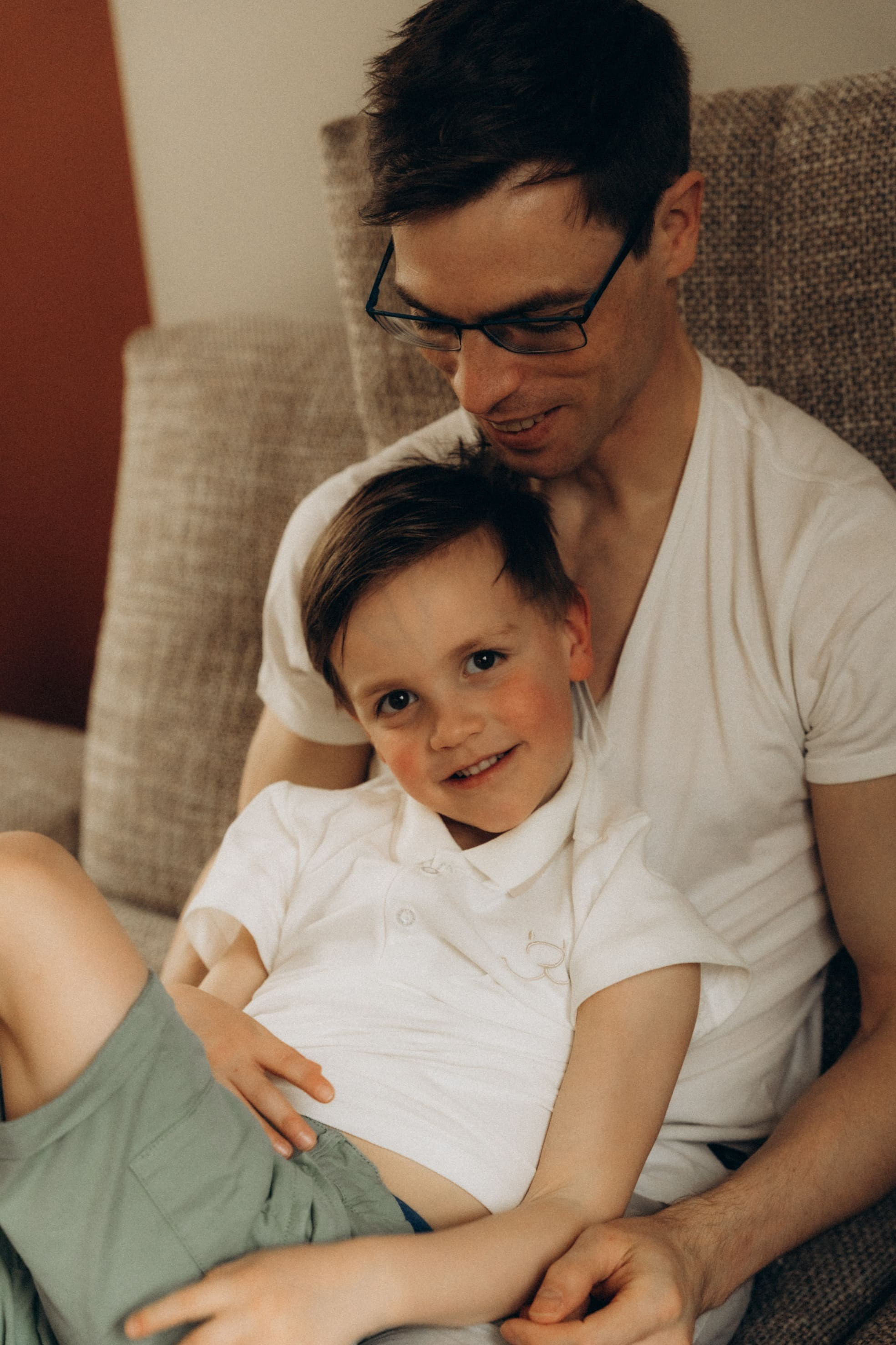 Warme familie fotoshoot. Little Birdie – Jouw familie- en huwelijksfotograaf in België en daarbuiten