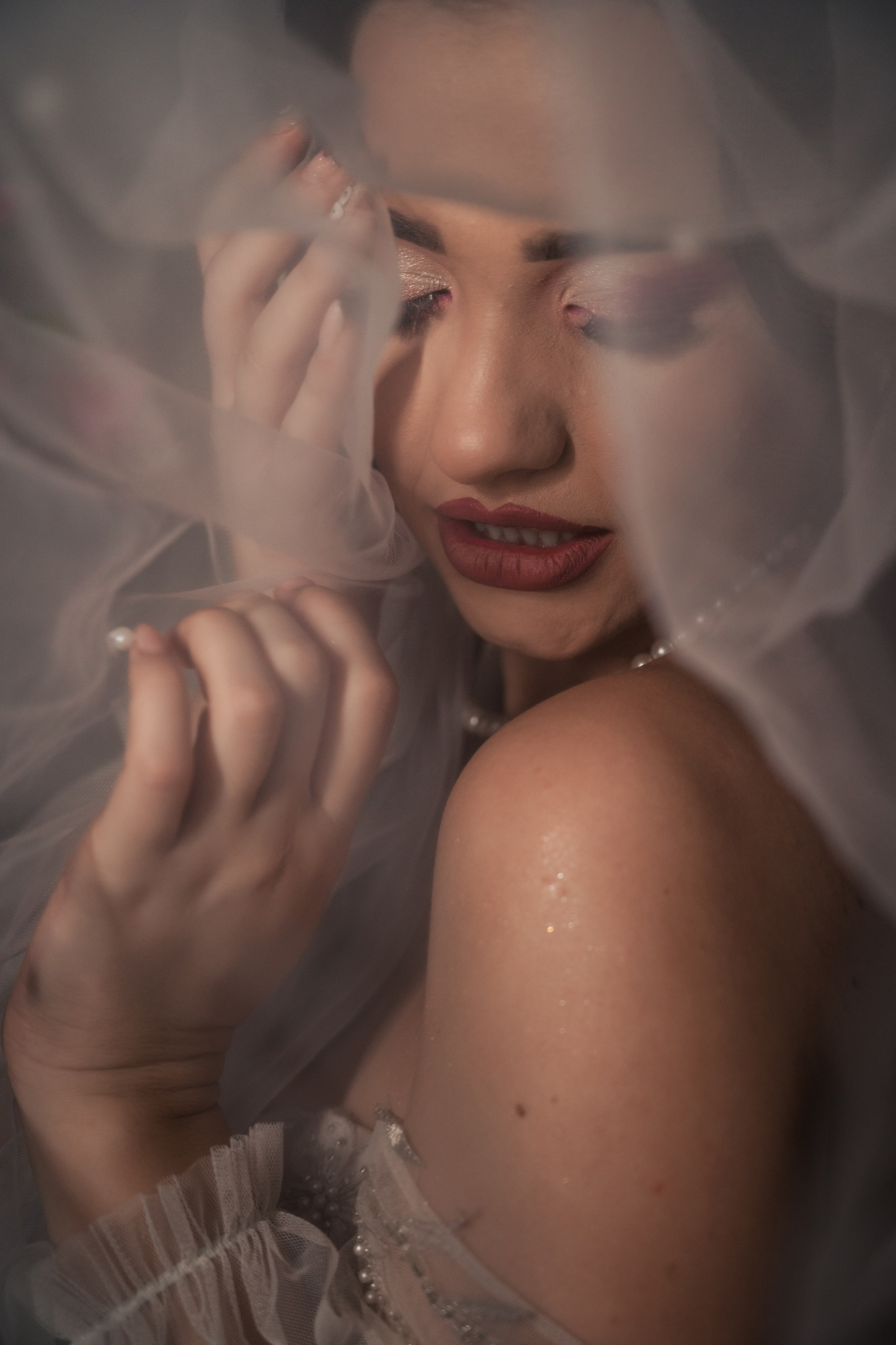 portret mireasă cu lumina blândă – fine art wedding photographer
