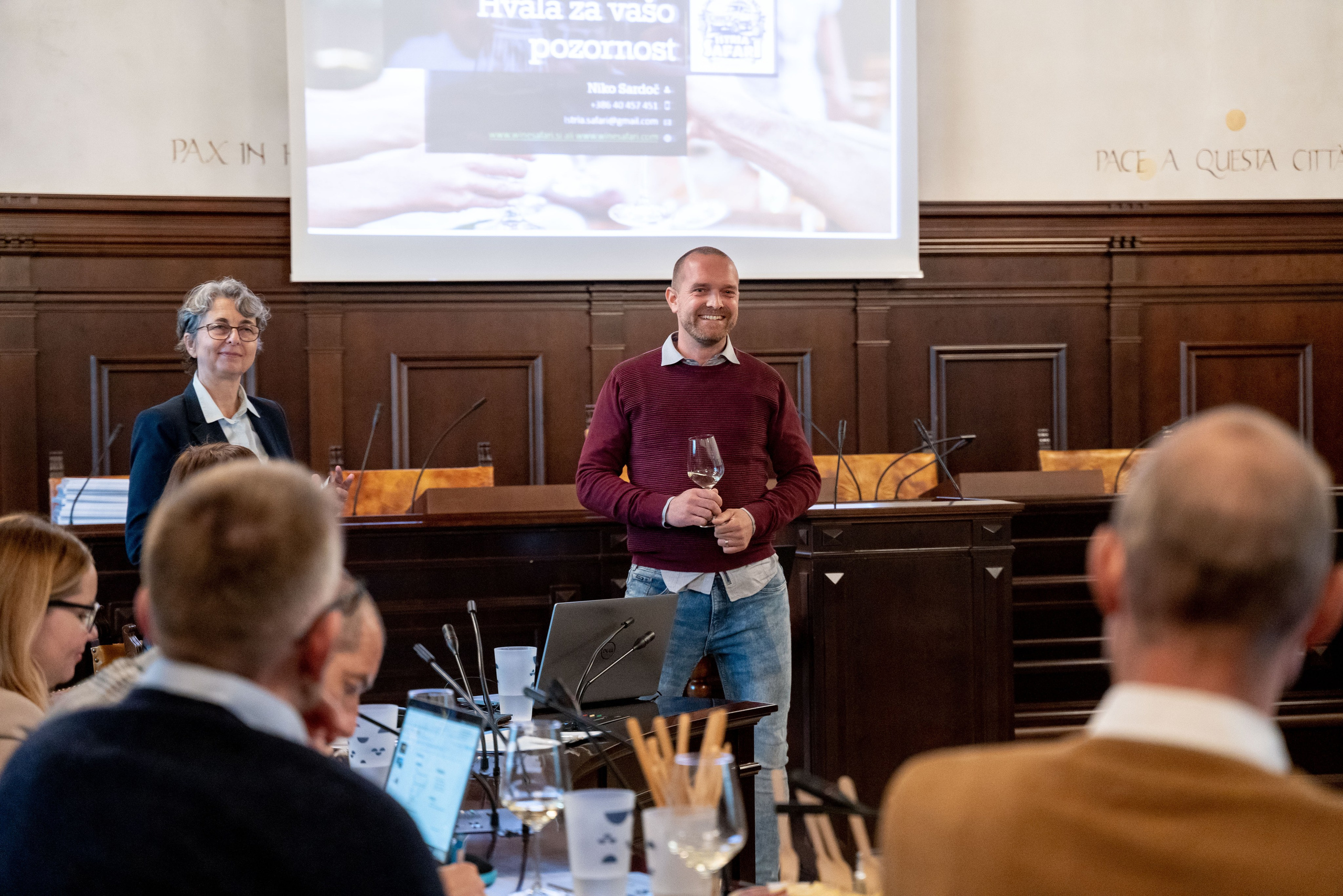 Fotografiranje dogodkov. Fotografinja in videografinja Mariia Bortiakova iz Slovenije: fotografiranje dogodkov, portretov in snemanje videov po vsej Sloveniji