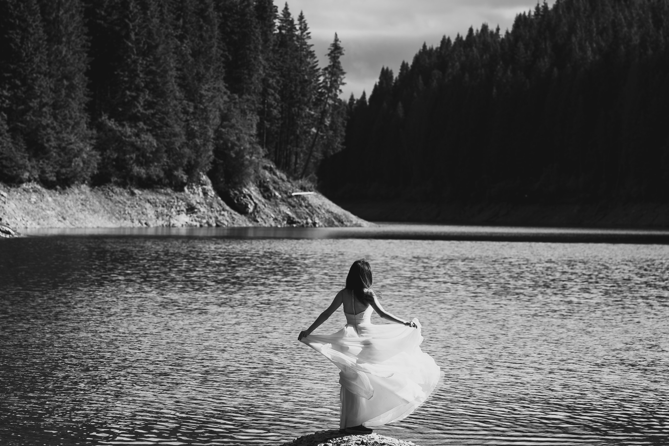 Trash the Dress la Lacul Bolboci  | Mihai Popa Fotograf. Fotograf Nuntă & Botez București - Mihai Popa | Dincolo de oameni, imortalizez emoții!