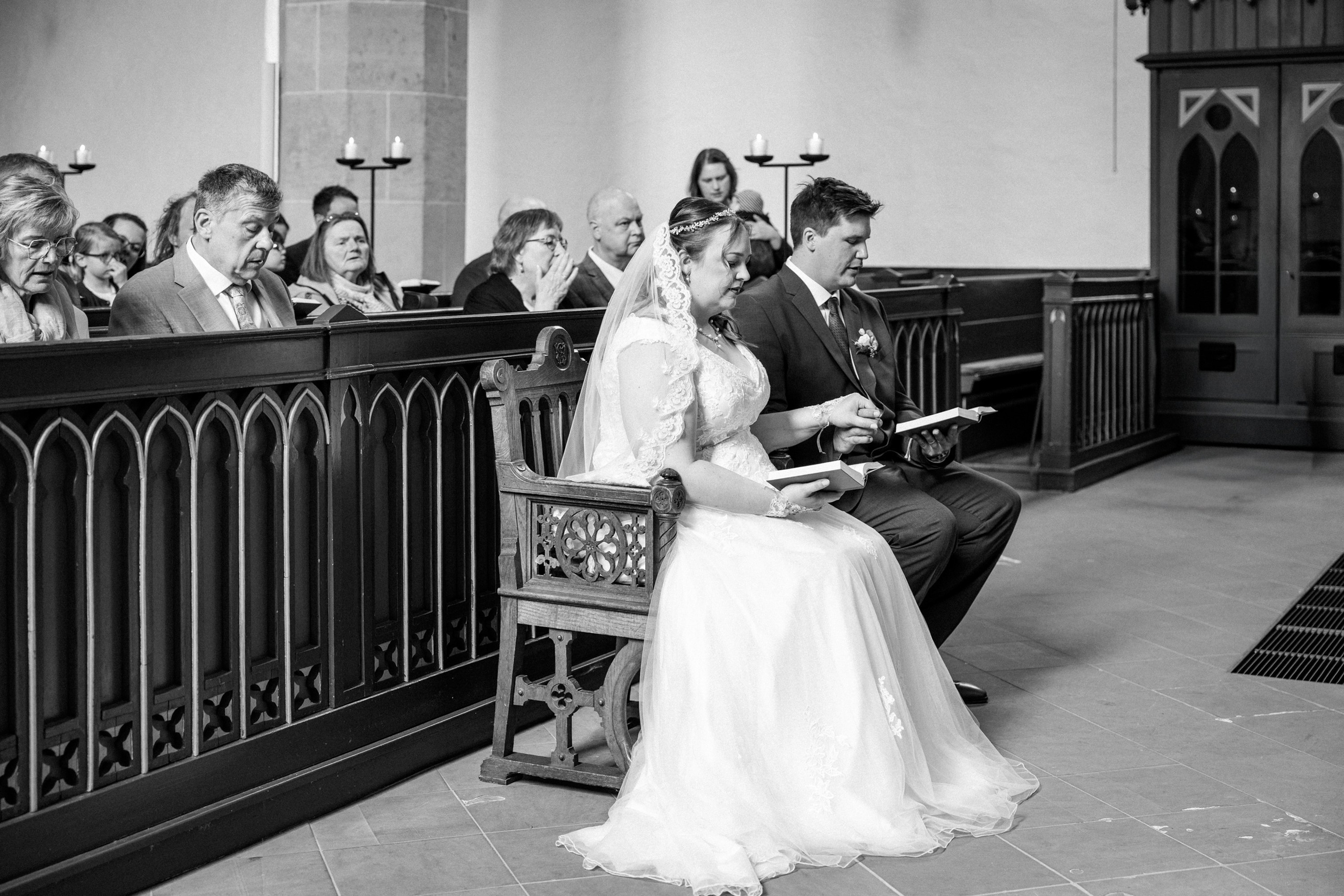 Kirchliche Trauung in Oerlinghausen. Hochzeitfotograf in Bielefeld