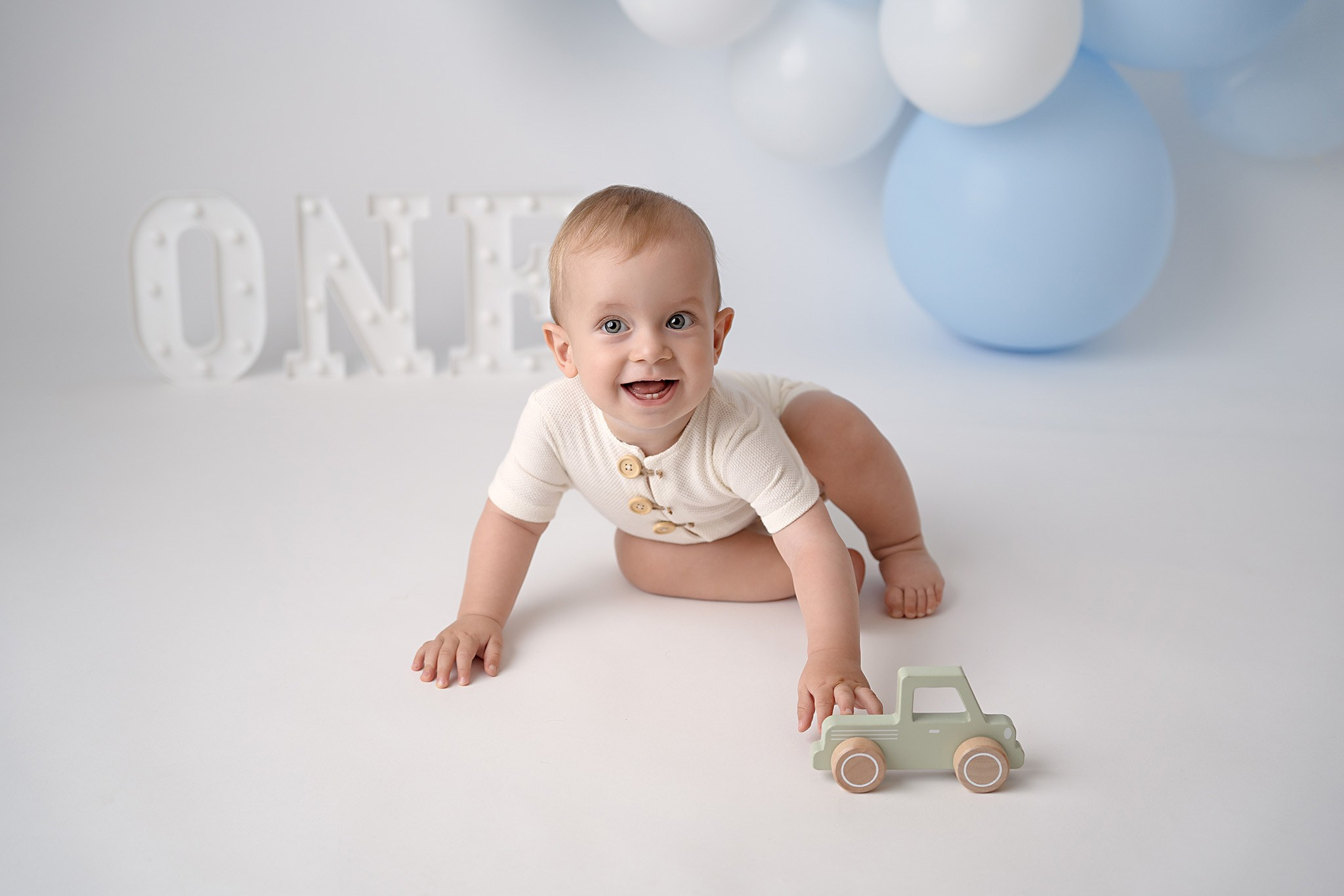 Smash the cake. Fotograf maternitate, nou-născuți și familie în Cluj-Napoca | Roxana Rusu