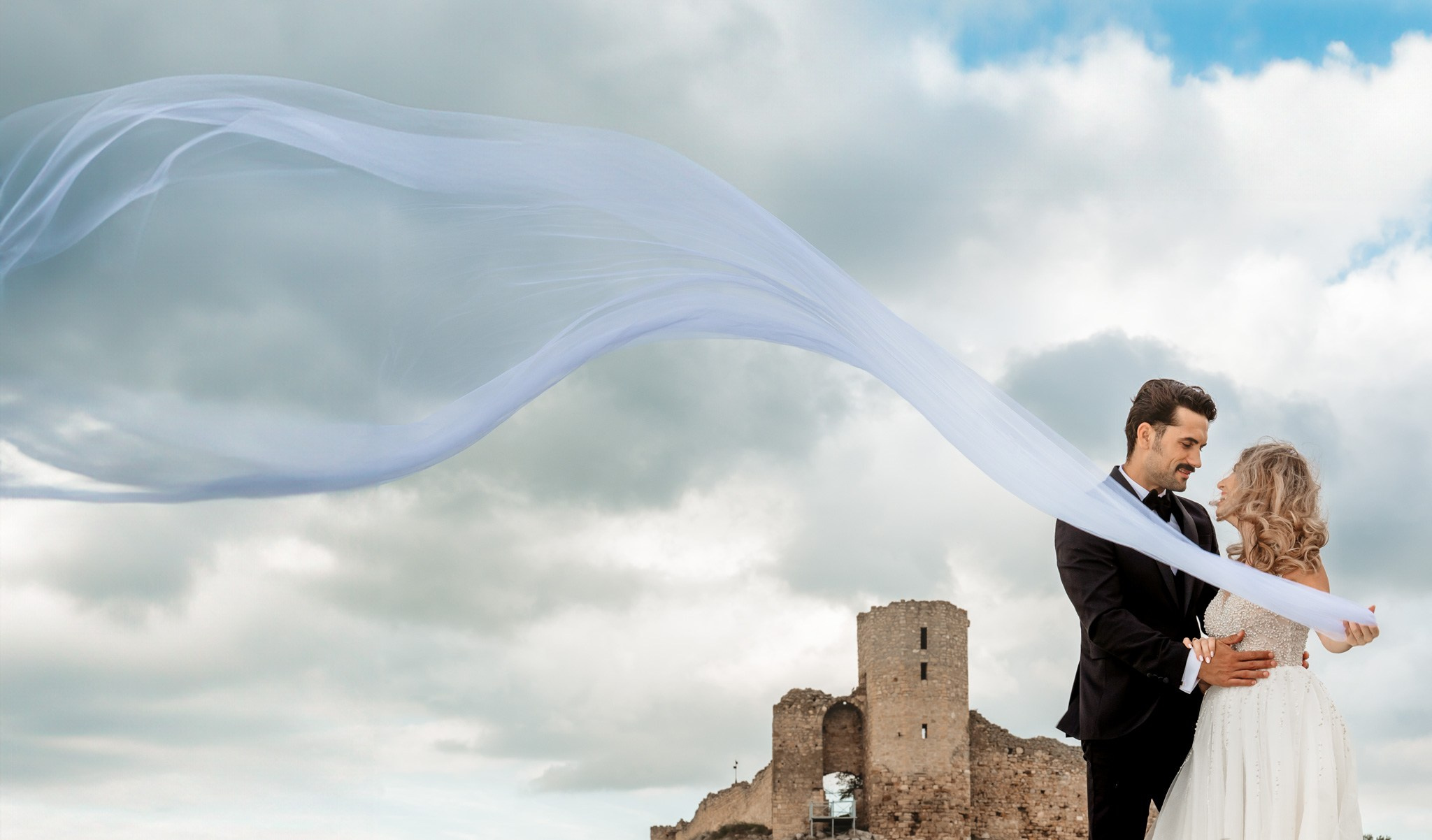 Alexandra & Robert. Www.besttalesstudio.com