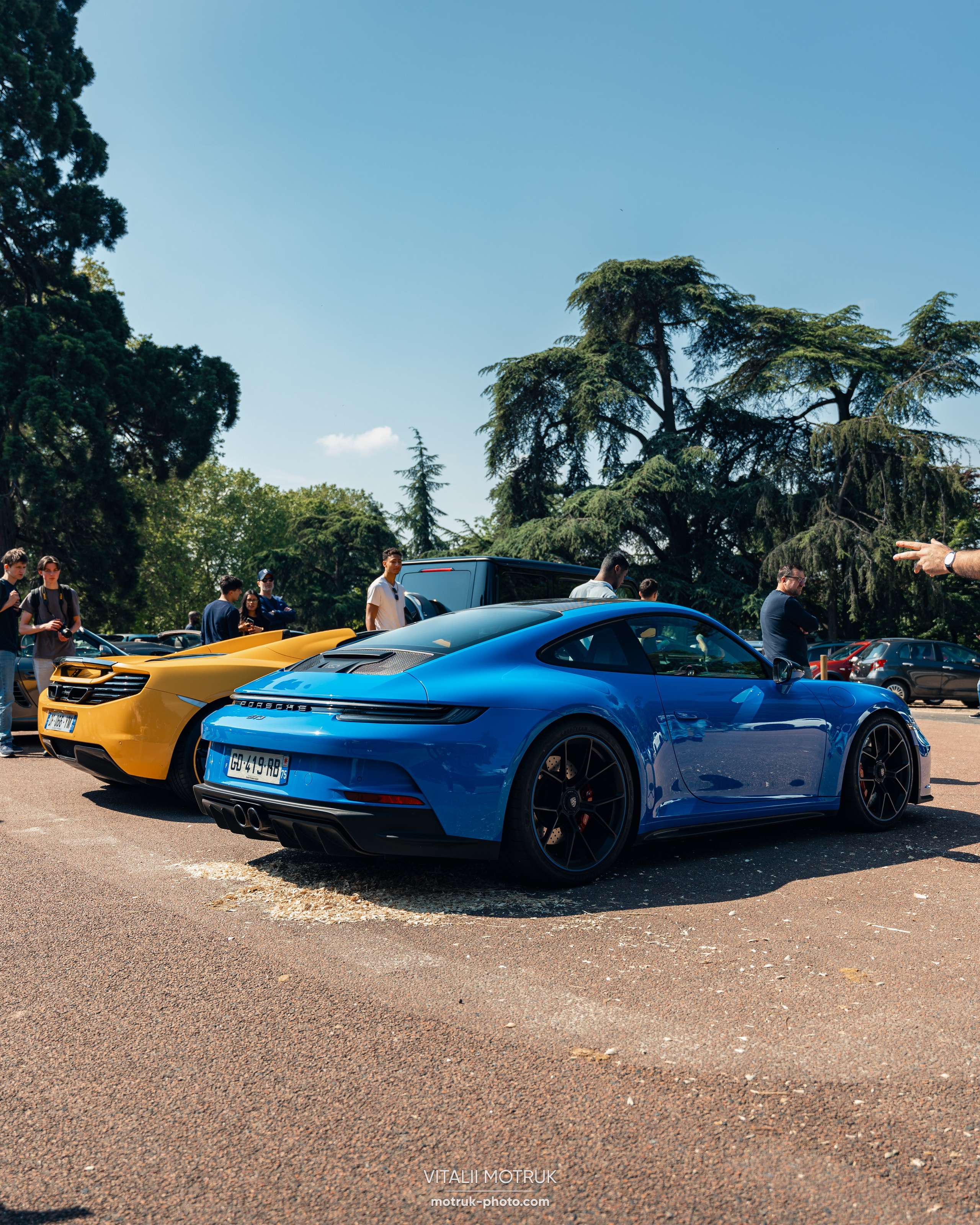 Rassemblement Auteuil 20 mai 2024. Photographe de voitures à Paris — Vitalii Motruk