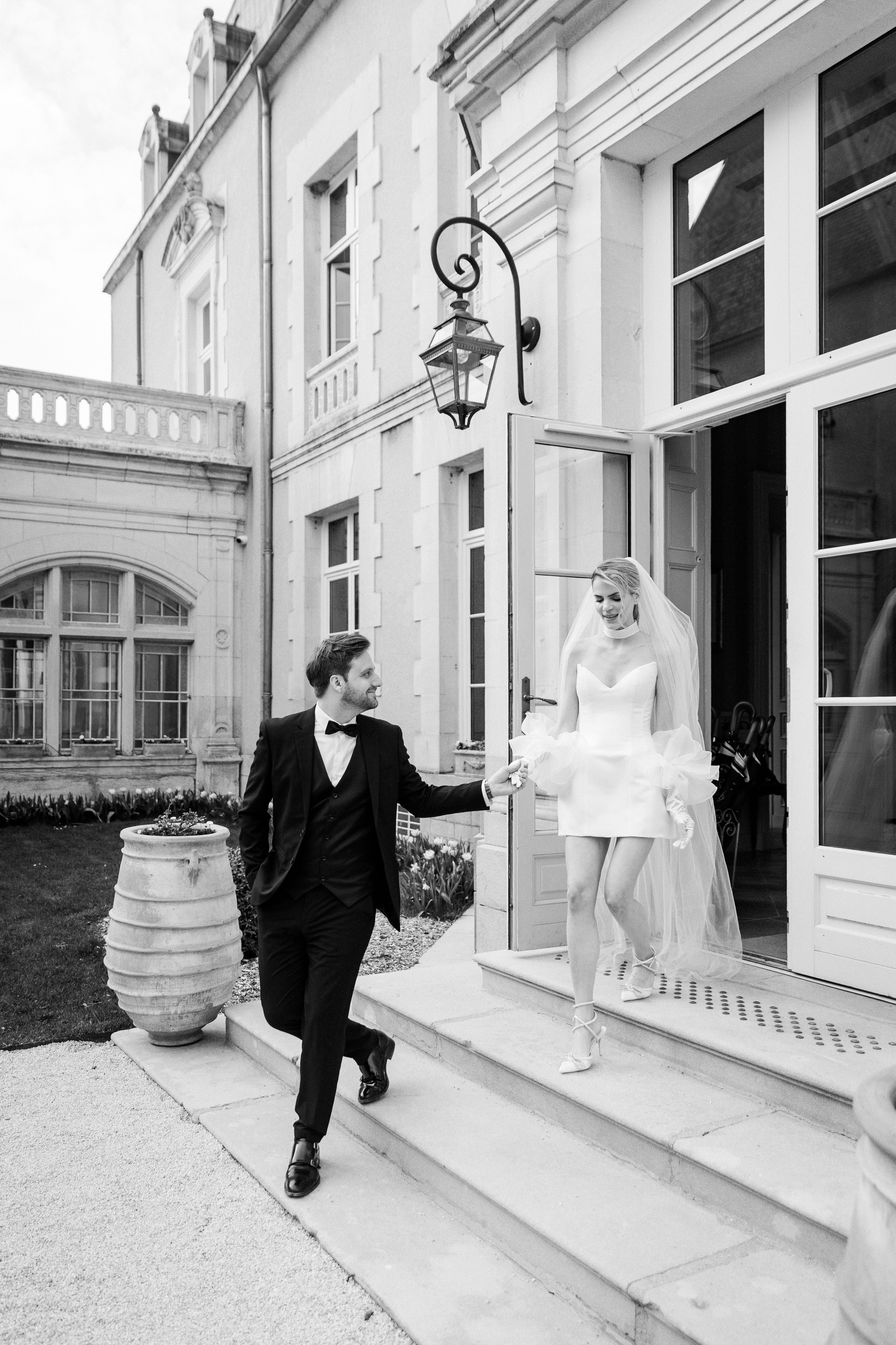 A wedding venue in France with a breathtaking scenic view, perfect for capturing stunning photos during the celebration. 