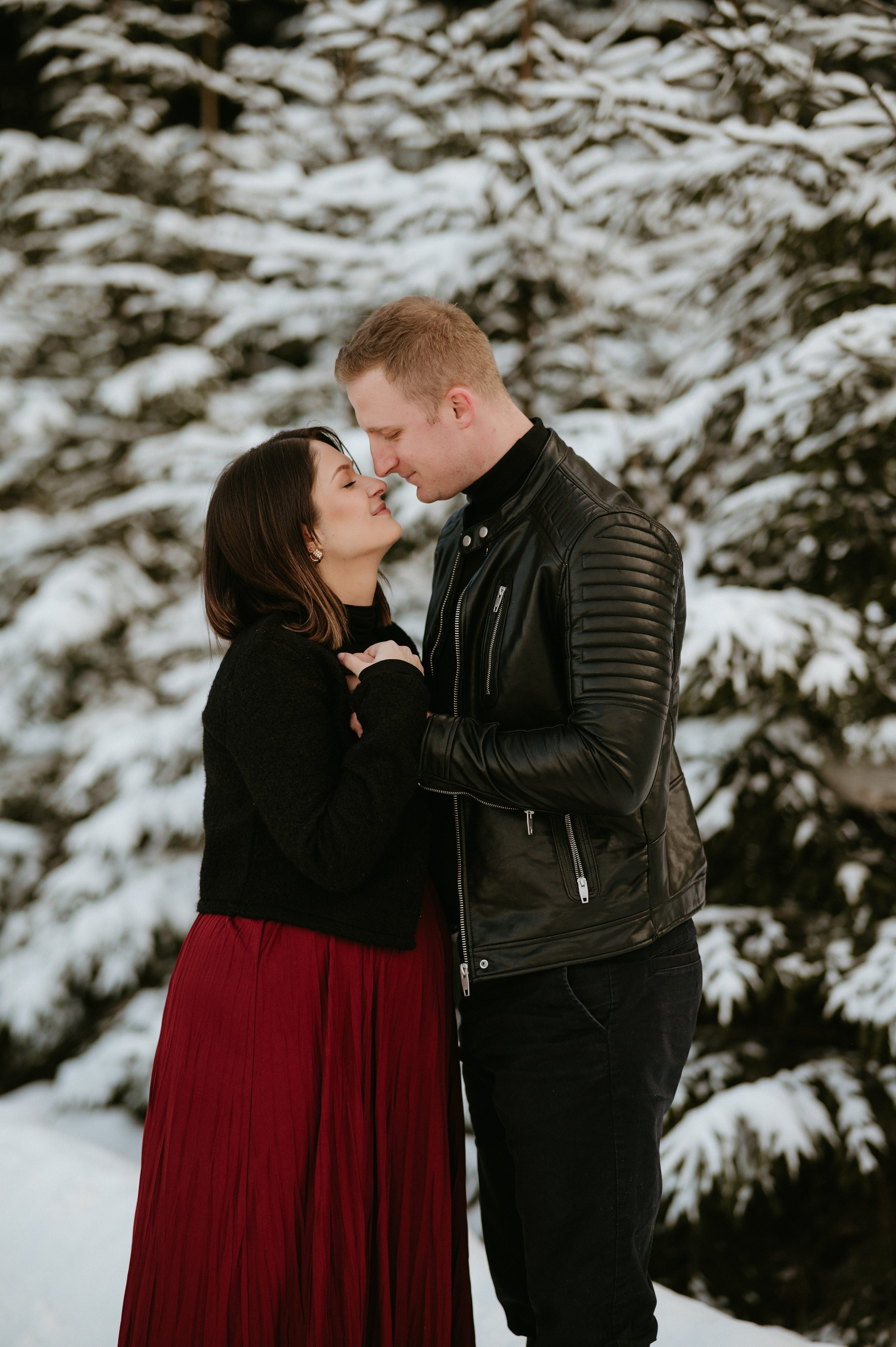 Ședință Foto de Familie la Munte – Fotografii de Iarnă în Lupcina. Valentin Melen - fotograf de nunta 🤍