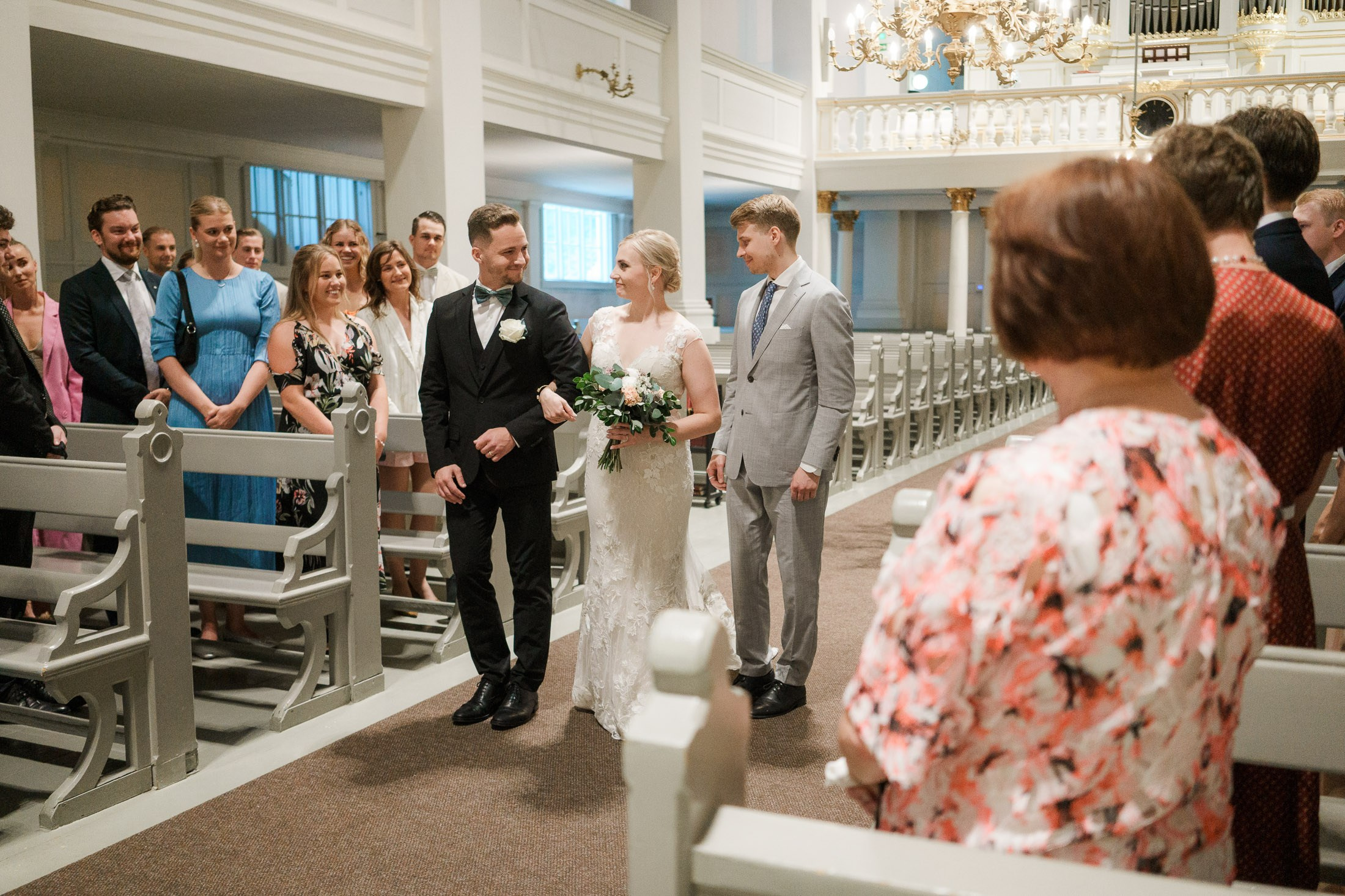 M&P, häävalokuvaus Klaus K, Rake-sali ja Helsingin vanha kirkko