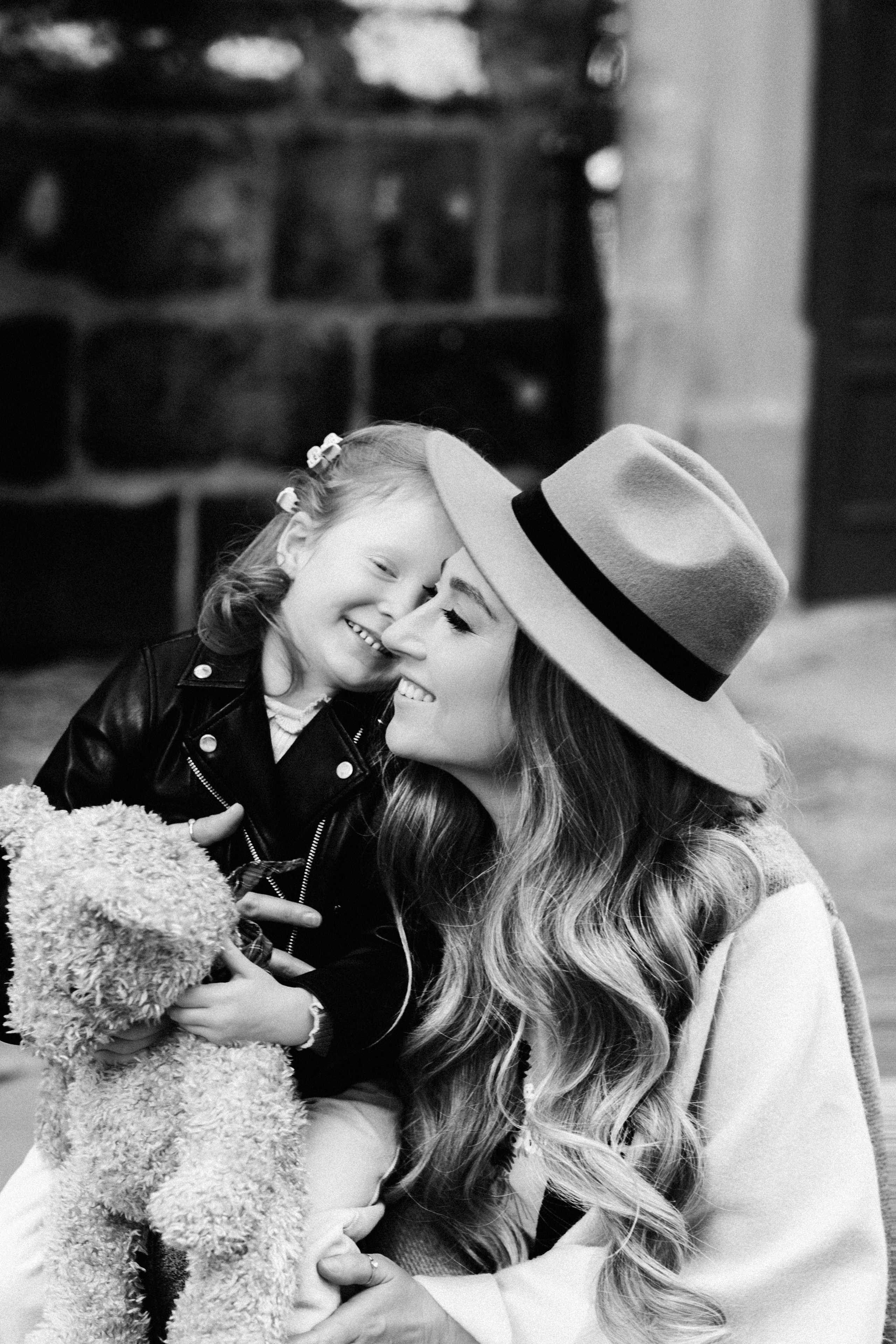 Paarshooting Outdoor Heidelberg – Verliebtes Paar beim Spaziergang im Abendlicht – LAV Fotostudio