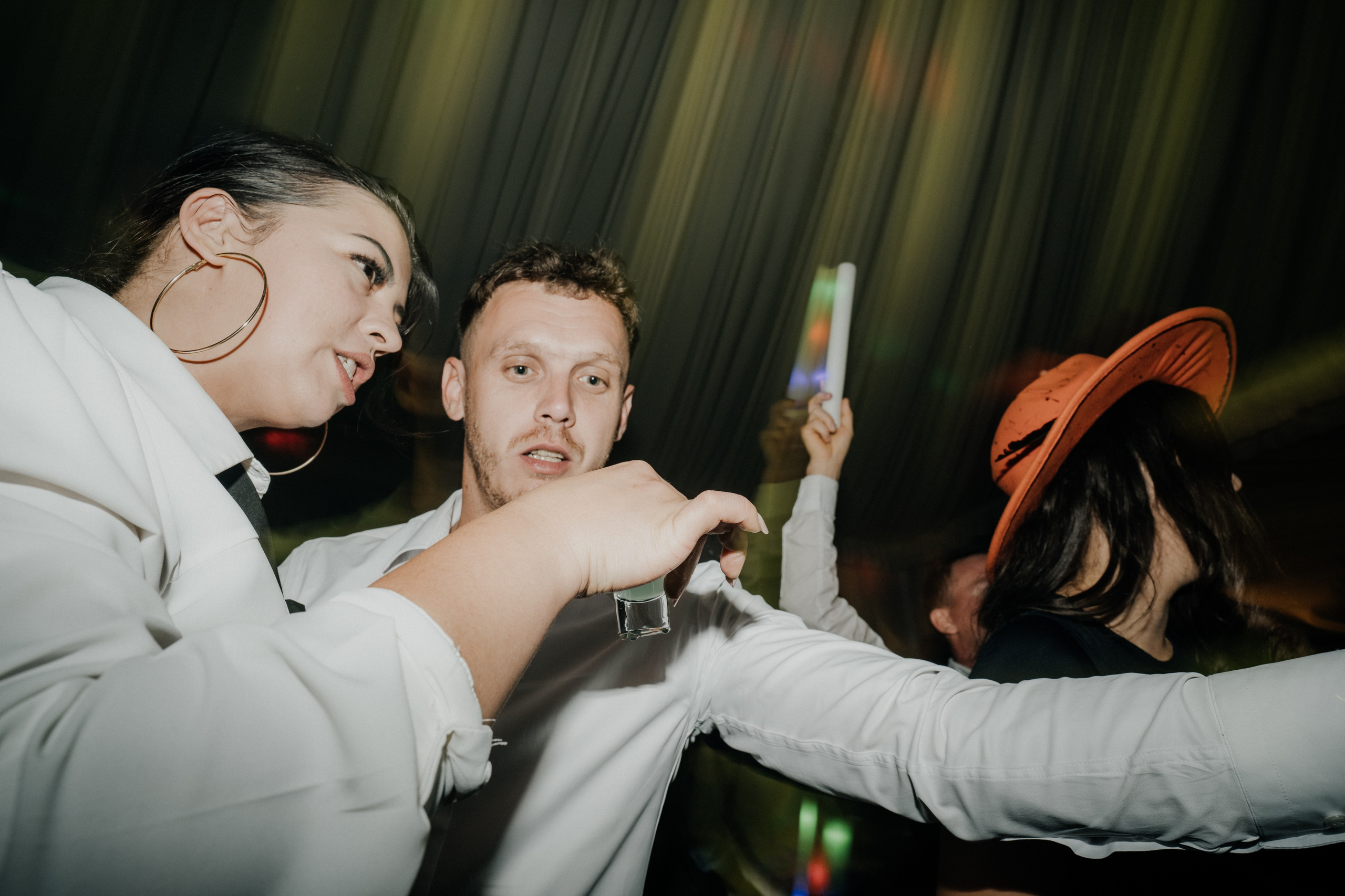 Documentary Weddings. Adrian Aioanei — Fotograf profesionist de nuntă în Iași, Suceava și București. Specializat în evenimente, portrete și fine art