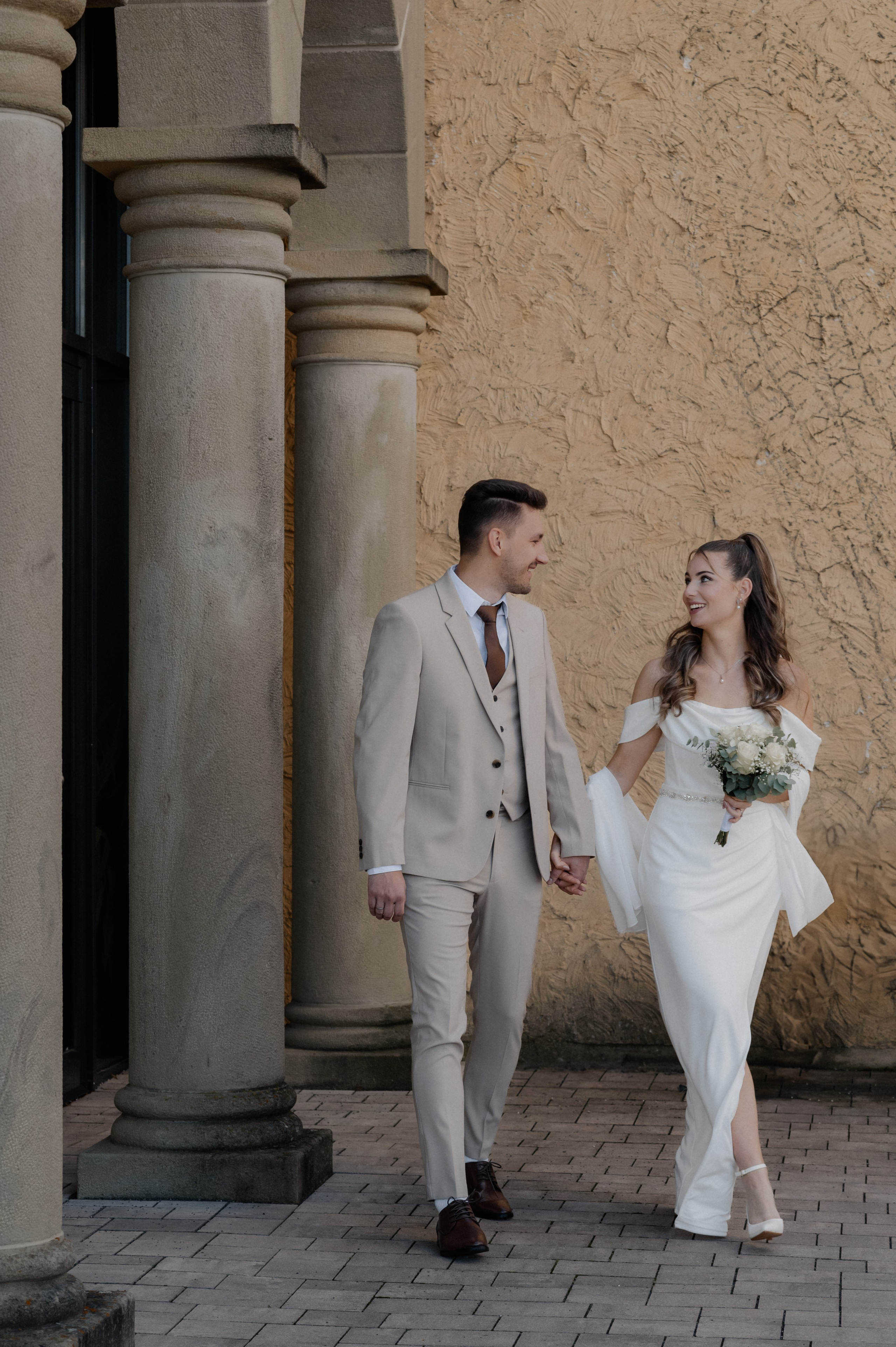 CIVIL WEDDING IN STADTSCHLOSS IN HERRIEDEN. Photographer in Nuremberg Irina Mehnert from Ansbach