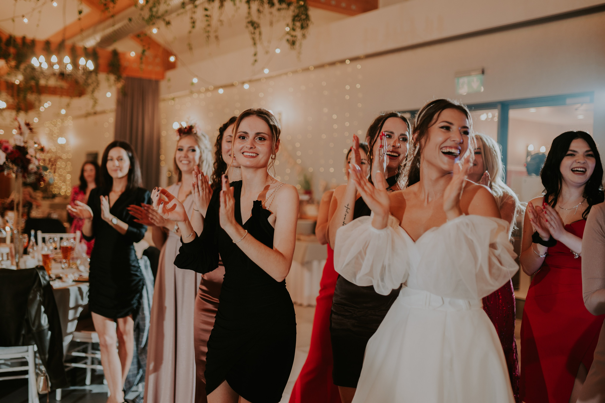 Sala Koralowa w Jaworzu: Opowieść o ślubie Nikoli i Kacpra. Karkowskafoto - fotografia miłości