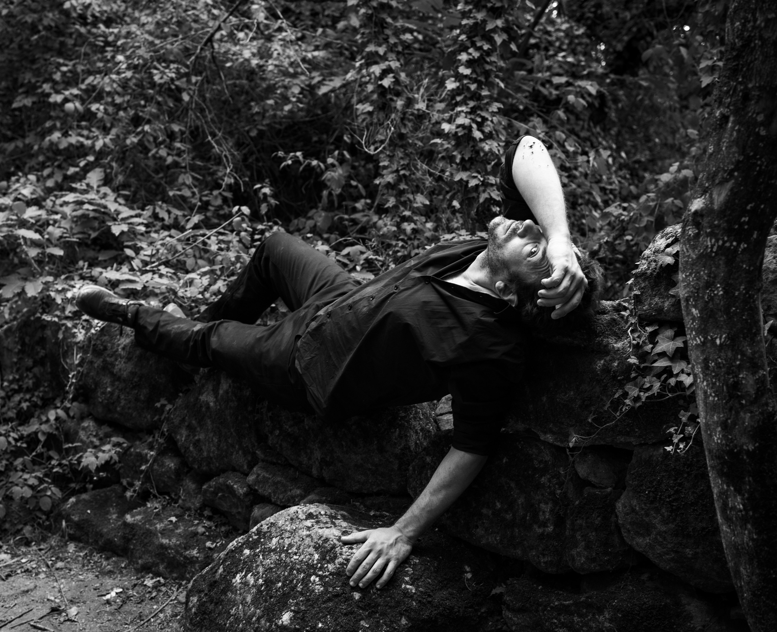 Portrait du portfolio d’un acteur Avignon Provence France. Histoires d’amour, séances photos de famille et de mariage en France