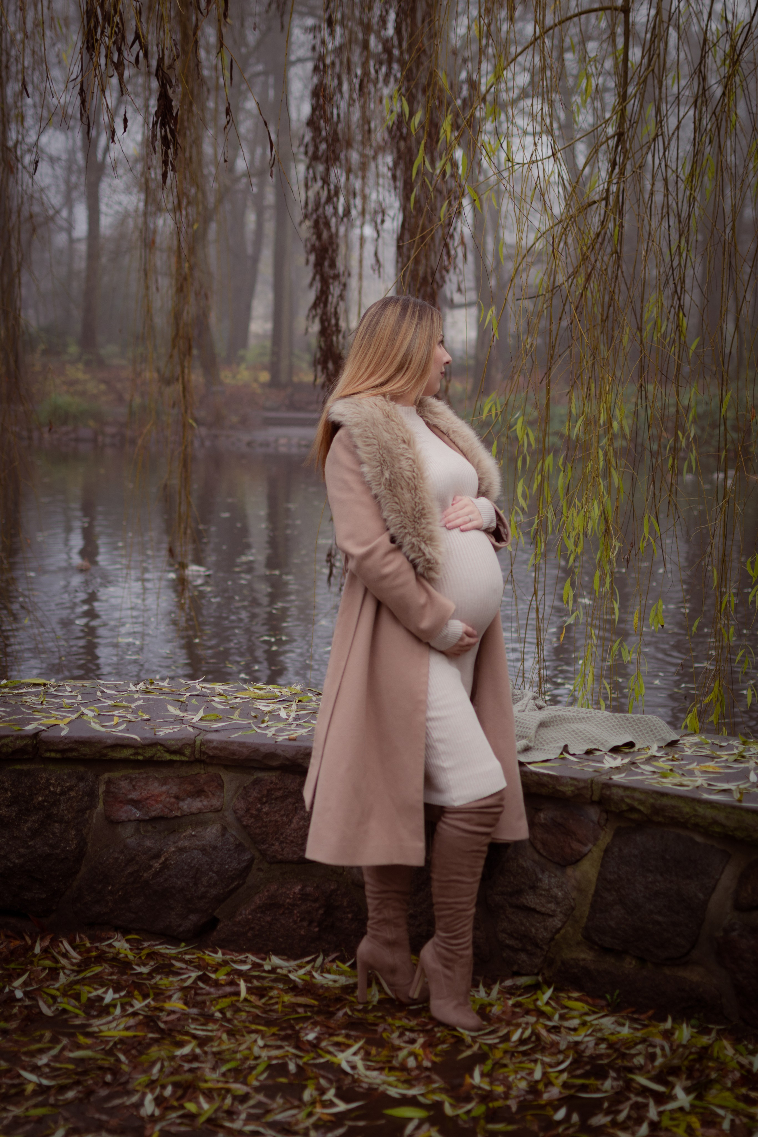 Hayley. Maternity Newborn and Family photographer Hamburg Claire Hambley