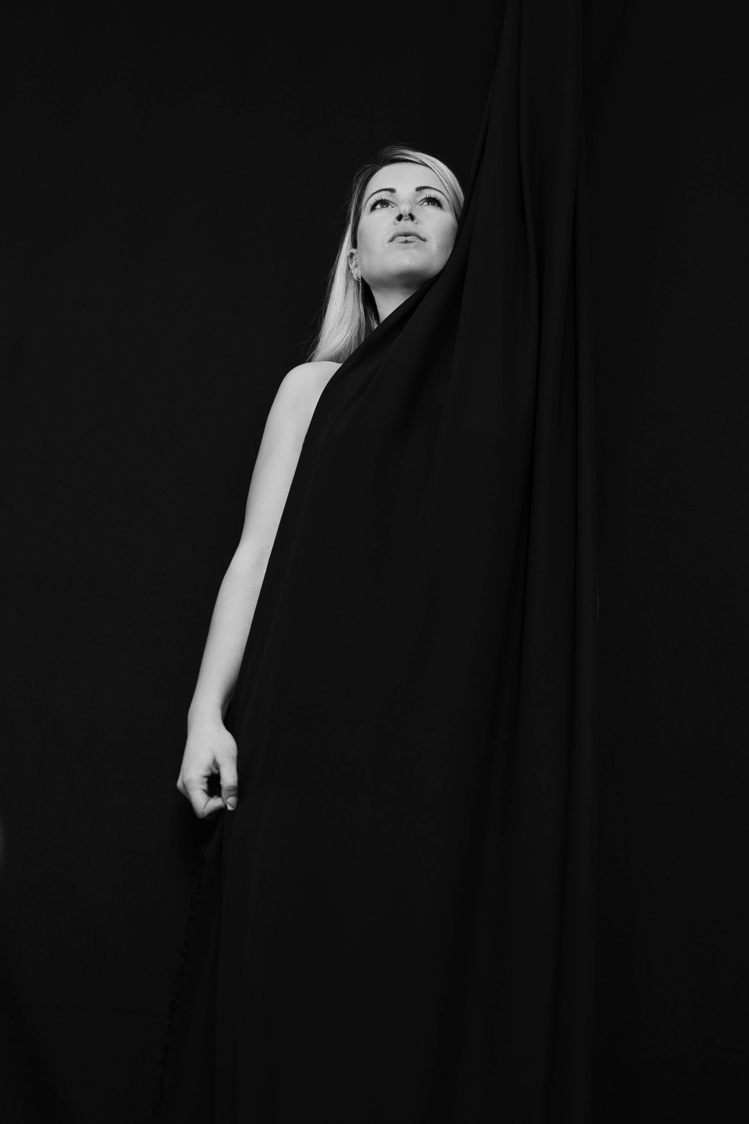 Bílá na černém. Fotograf Teplice // Alexandra Ribola