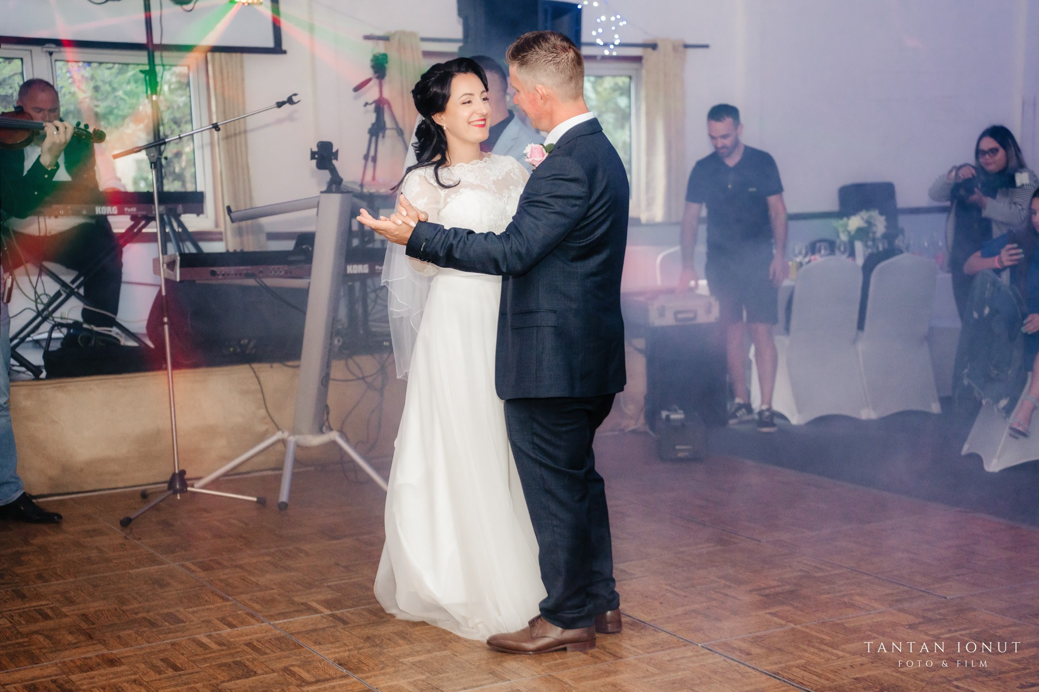 Fotograf roman in anglia, nunta in bridgwater, nunta in bristol, foto-video in uk, tantanionut, fotograf in uk, bogdan durus. TANTAN IONUT FOTO & FILM