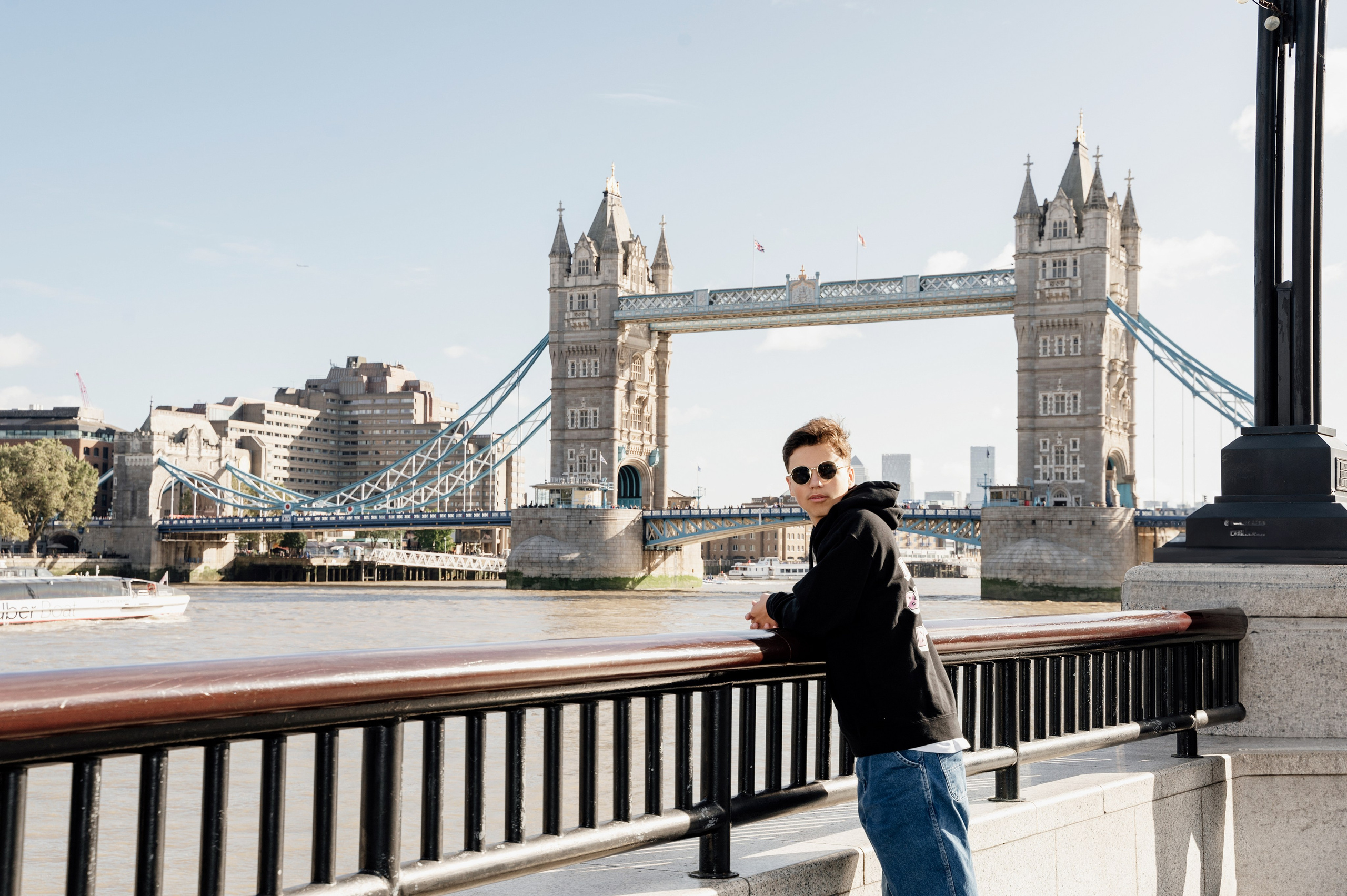 Tower Bridge+Westminster Carmela with son. FAMILY AND WEDDING PHOTOGRAPHER IN LONDON MARINA RIVA