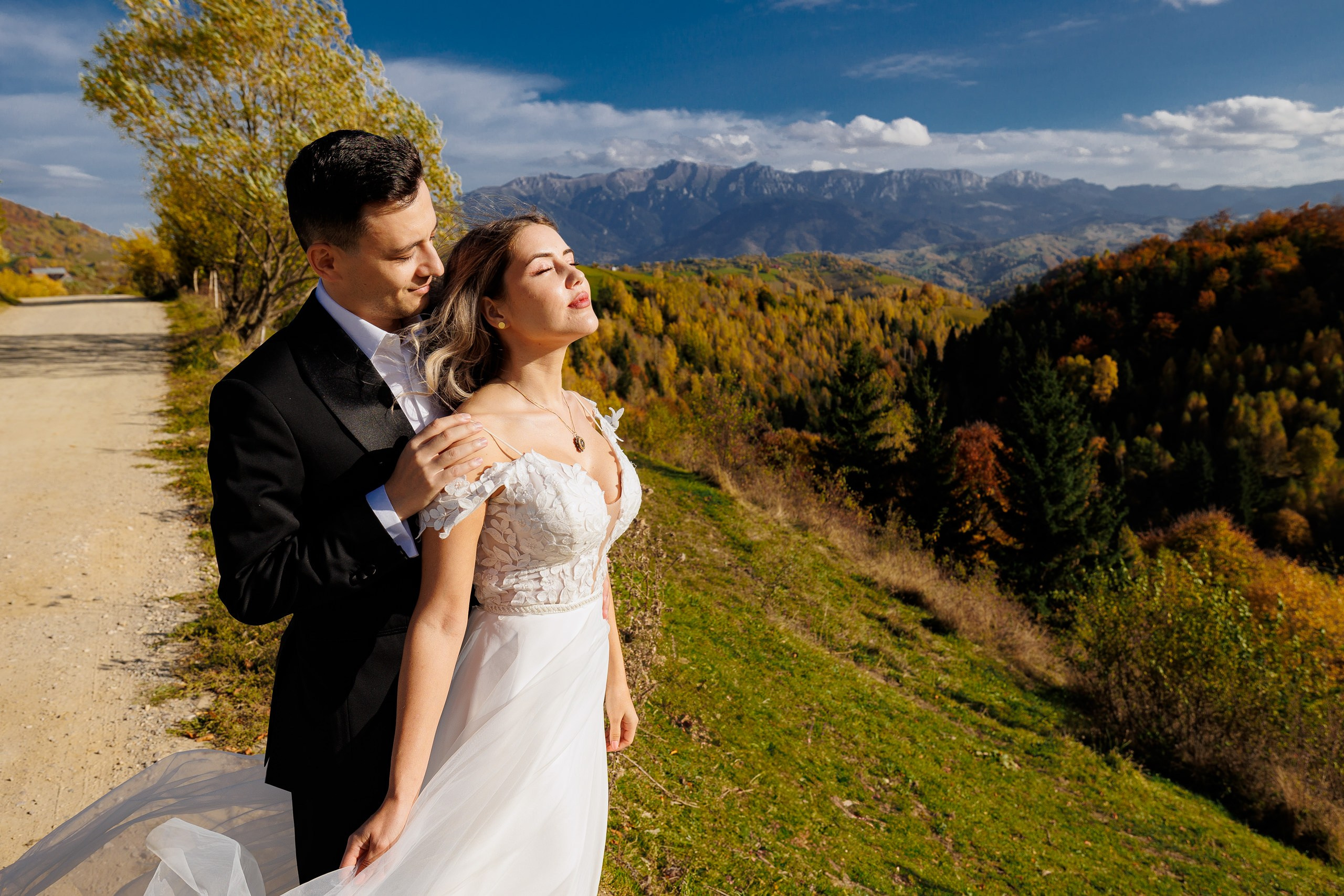 Sedinta foto Trash the dress/After wedding la munte. Fotograf nunta Bucuresti - Manu Ivanciu