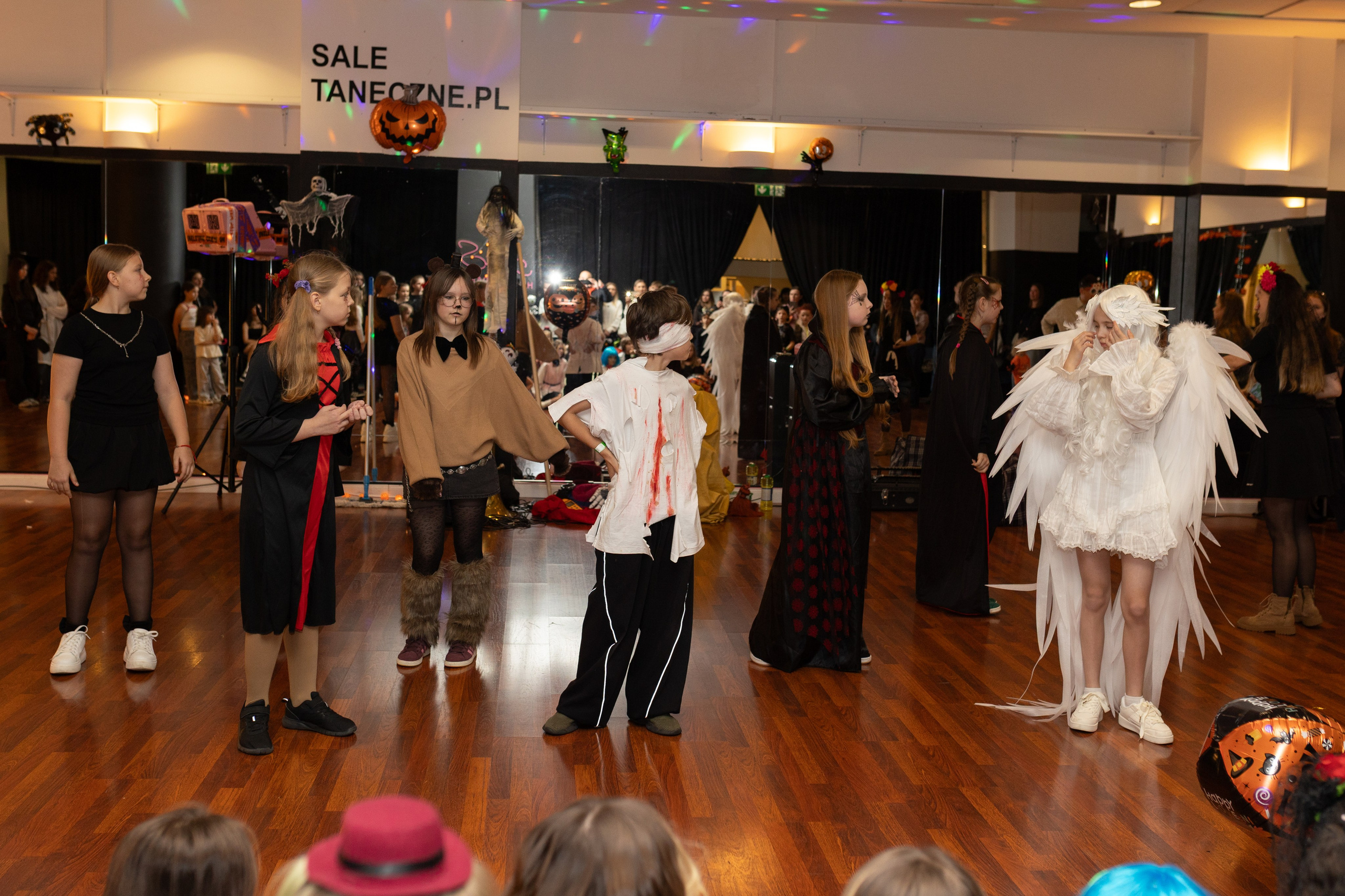Leo dance studio Helloween 2025. Семейный и детский фотограф в Варшаве Мила Бобровская