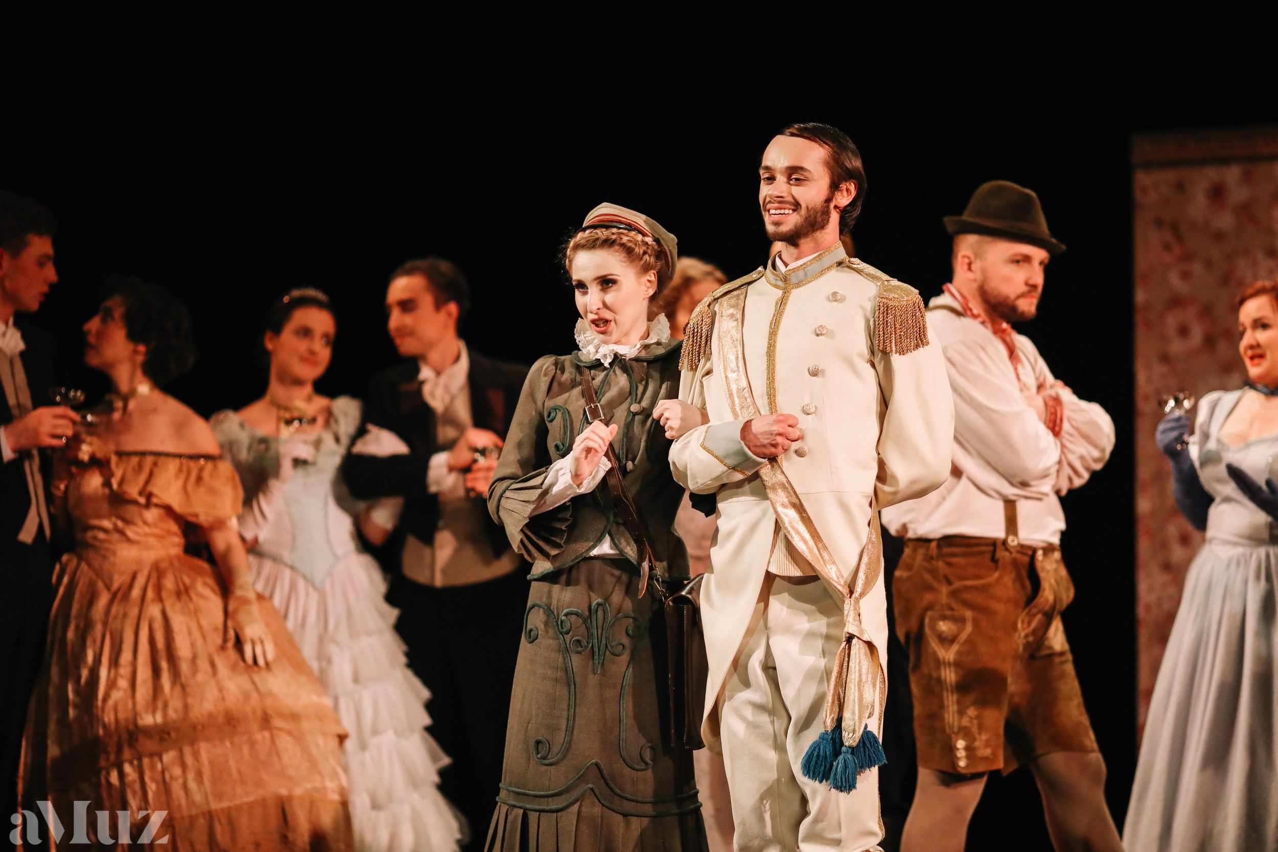 Opera Łąkowa. Fotograf Ślubny Warszawa - Sesje Biznesowe Rodzinne Eventy