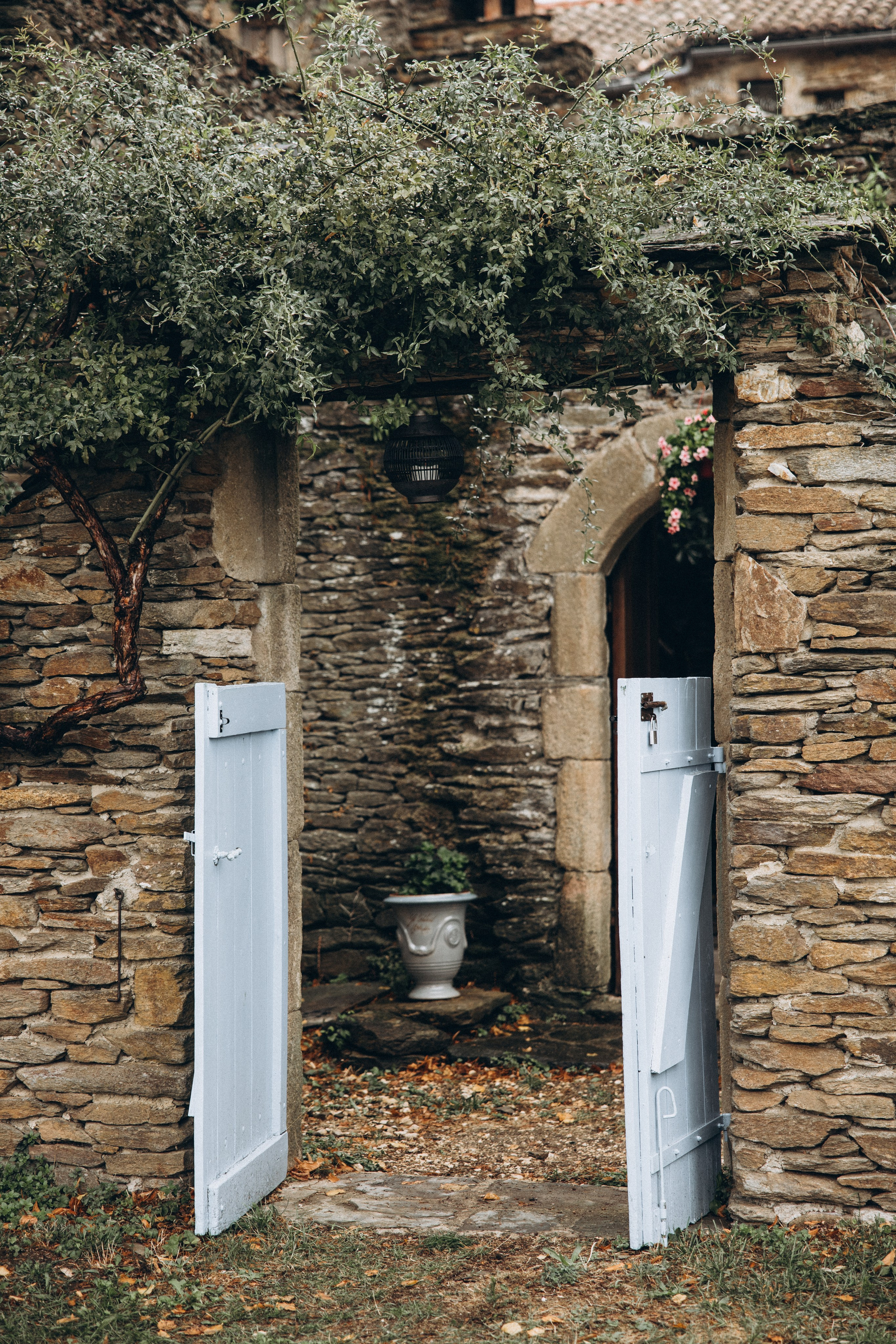 Chloé & Tom. Eugenie Smirnova — wedding, corporate and lifestyle photographer in Toulouse and Southwest France