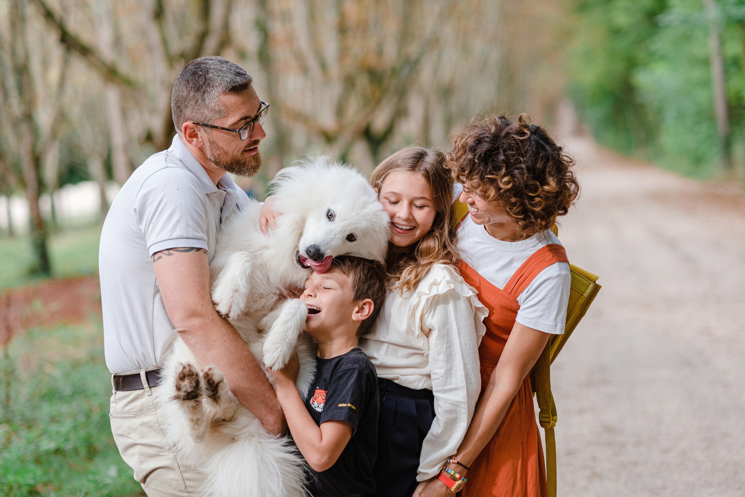 Autumn family photoshoot in a Parisian park. Ksenia Marchand/ Lifestyle photographer in Paris