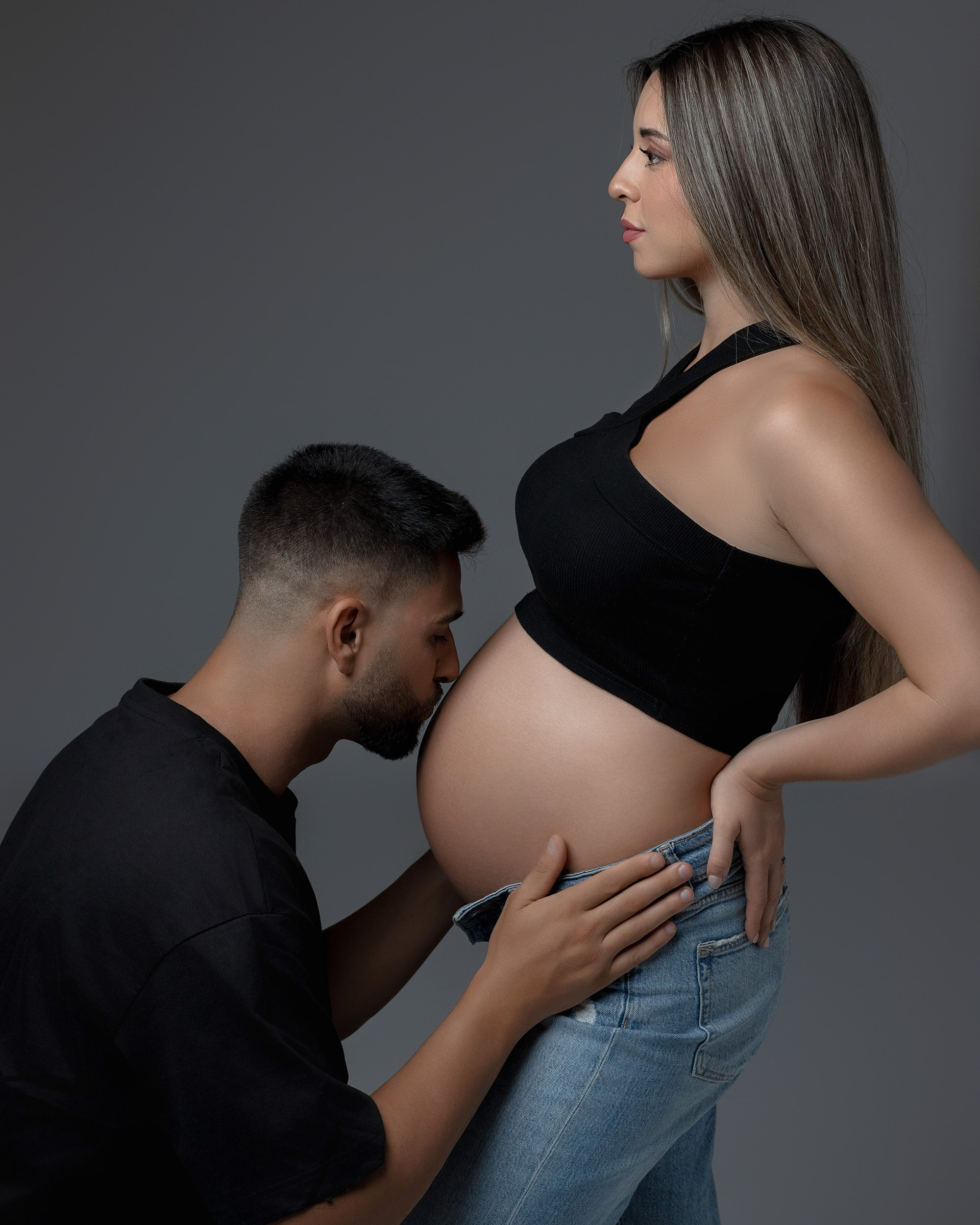 Sesiones de fotografía de Embarazo y Maternidad en Estudio y Exteriores , fotografía de Embarazo y Maternidad con pareja