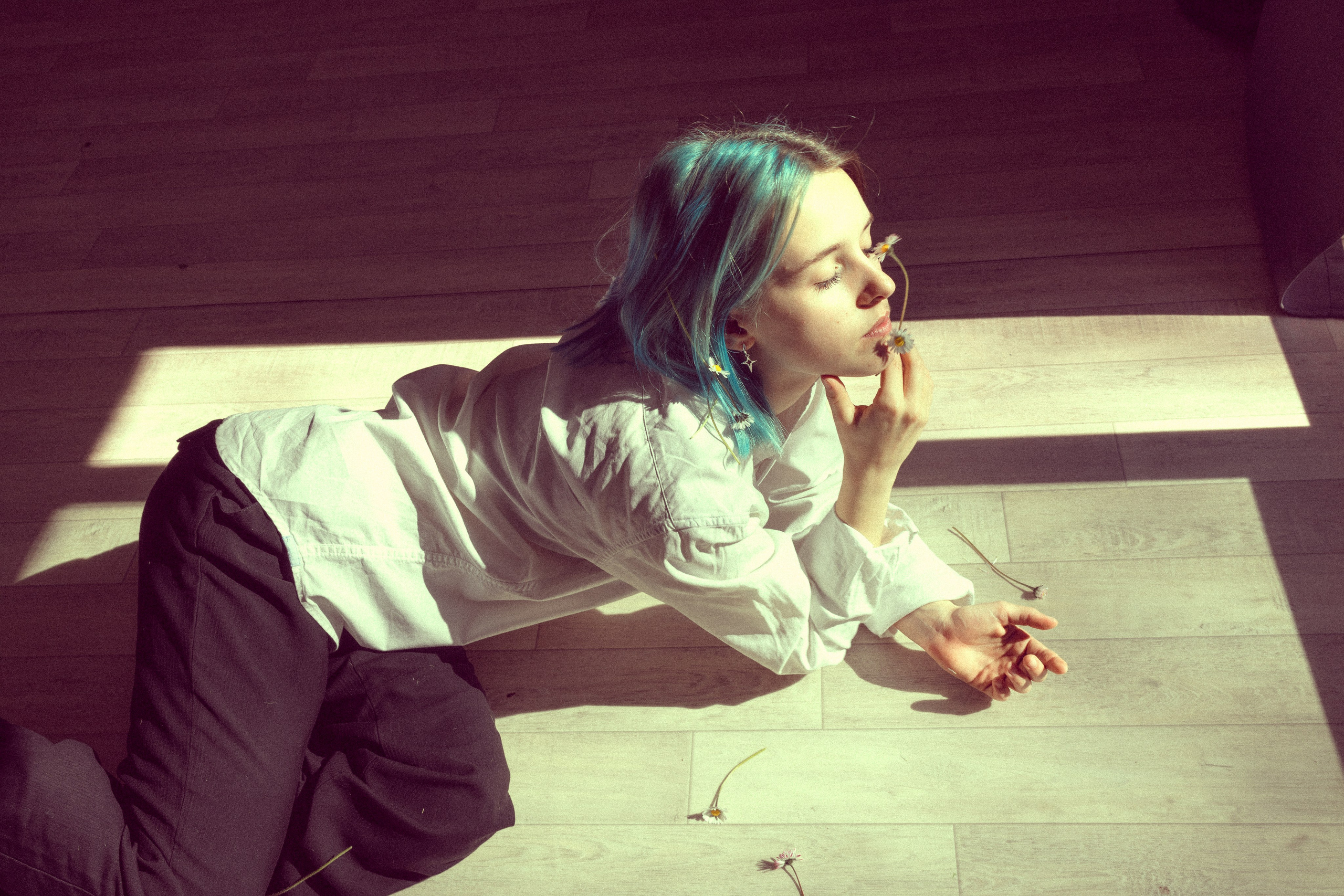 Portrait de femme charismatique. Histoires d’amour, séances photos de famille et de mariage en France