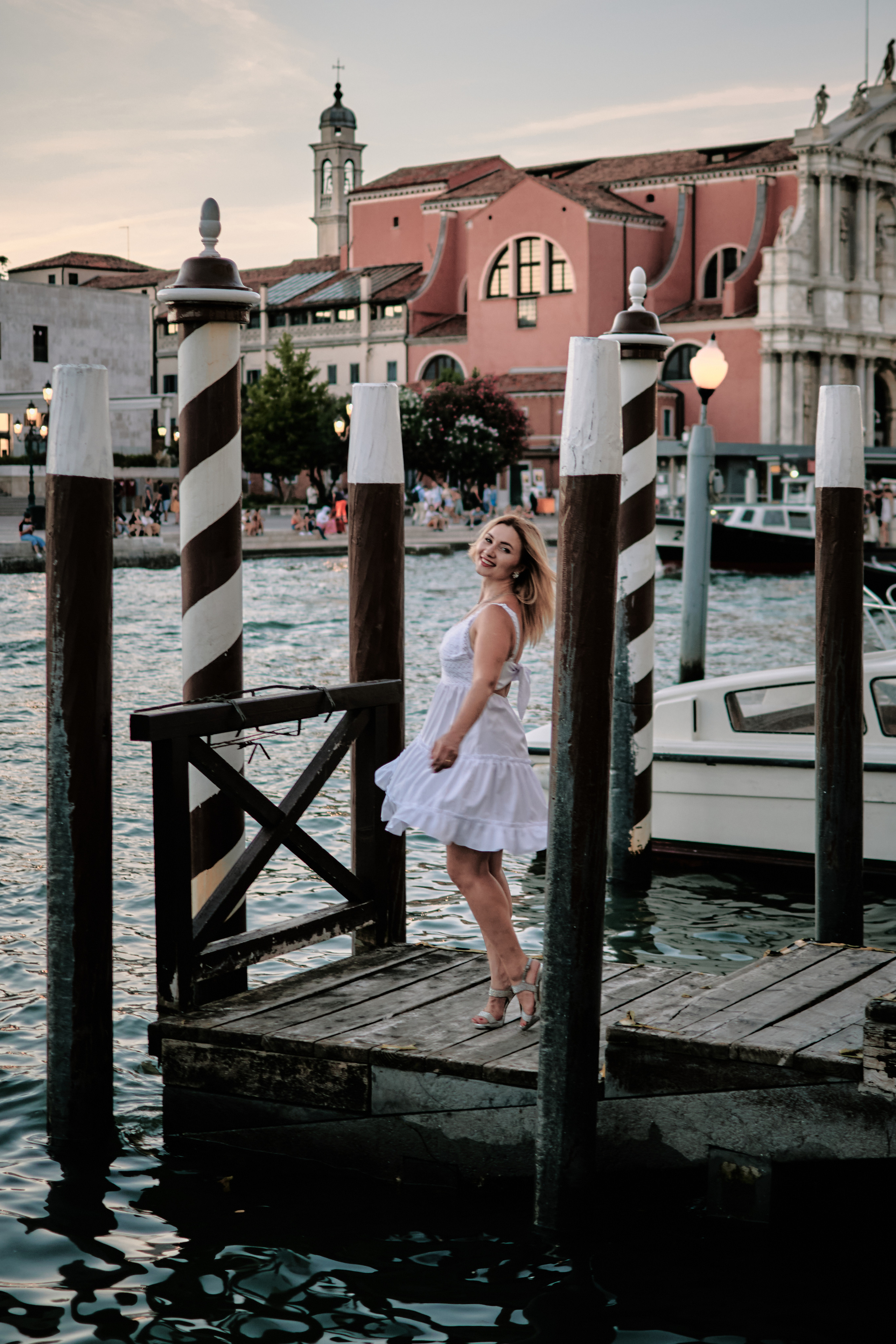 Italian Portrait session “Venice walk”. Photographer in Venice, Italy. Yana Zotova