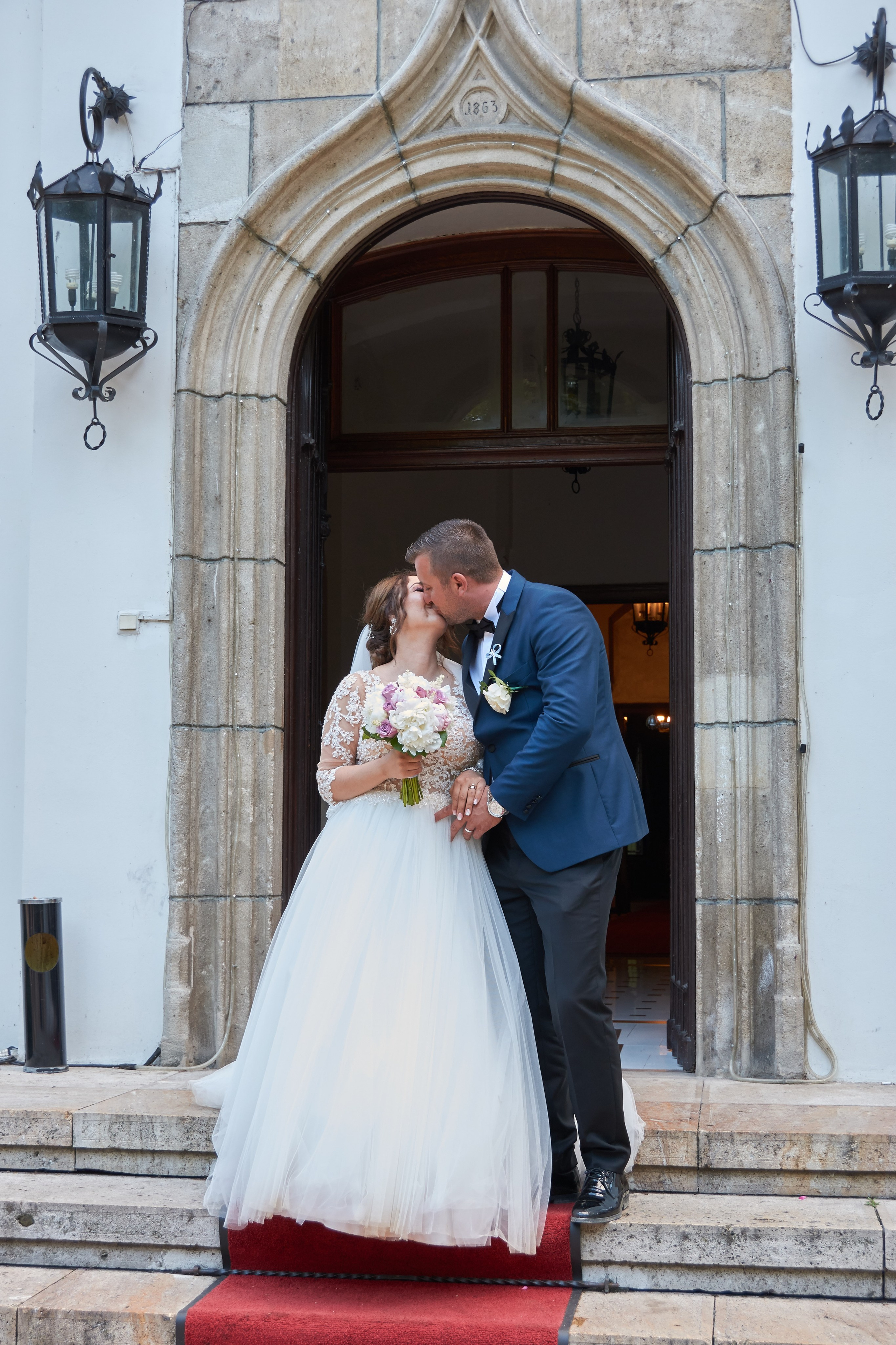 Cât ne costă nunta? Ghid complet pentru viitori miri, cost nunta, ce cheltuieli avem la nunta, cat costa dj, cat costa buchetul de mireasa, cost buchet nasa, cost formatie, cost band, cost saxofon, cost fotograf nunta, cost videograf nunta, cost salon de nunta