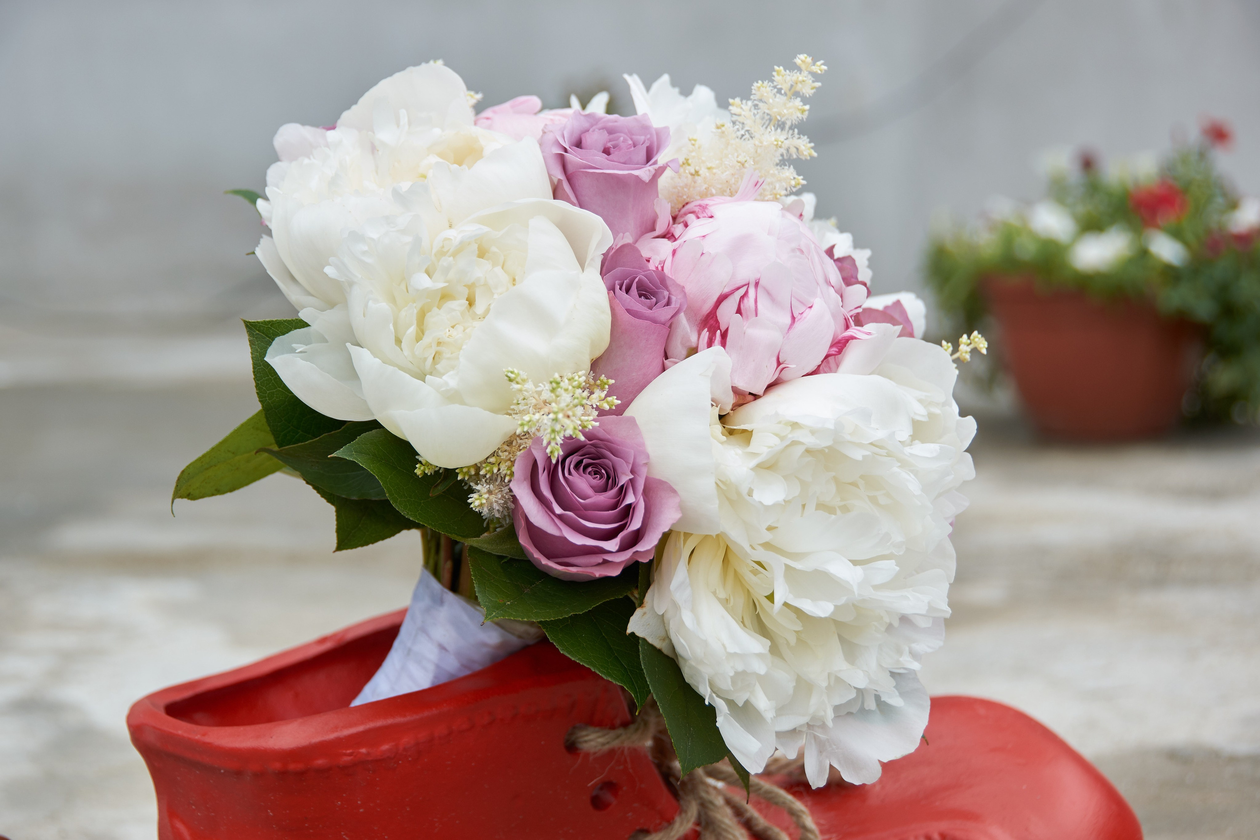 Cât ne costă nunta? Ghid complet pentru viitori miri, cost nunta, ce cheltuieli avem la nunta, cat costa dj, cat costa buchetul de mireasa, cost buchet nasa, cost formatie, cost band, cost saxofon, cost fotograf nunta, cost videograf nunta, cost salon de nunta