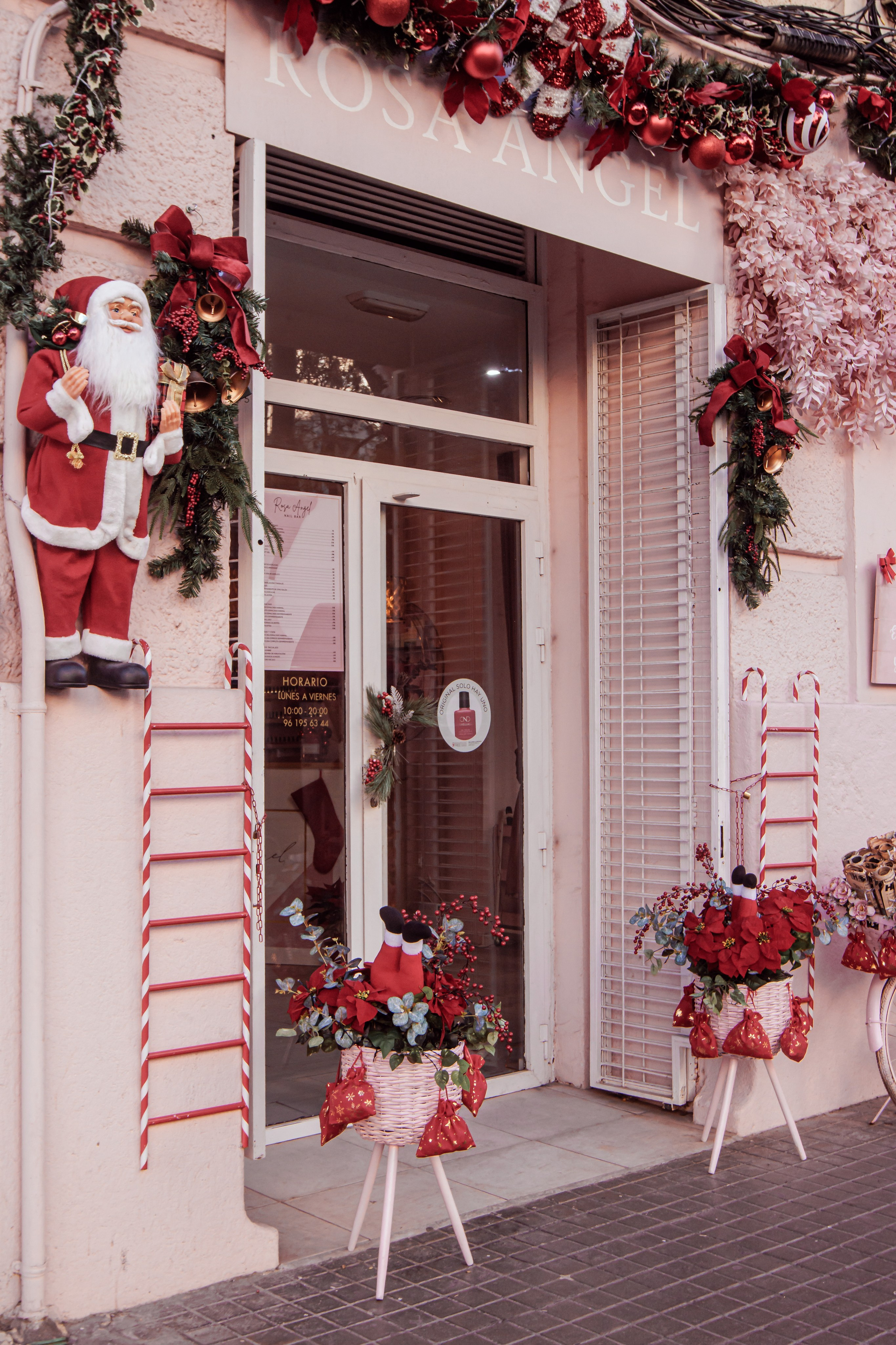 Salón de uñas. Fotógrafo de retrato, familia y reportajes en Valencia | España | Europa Vitalii Lumier