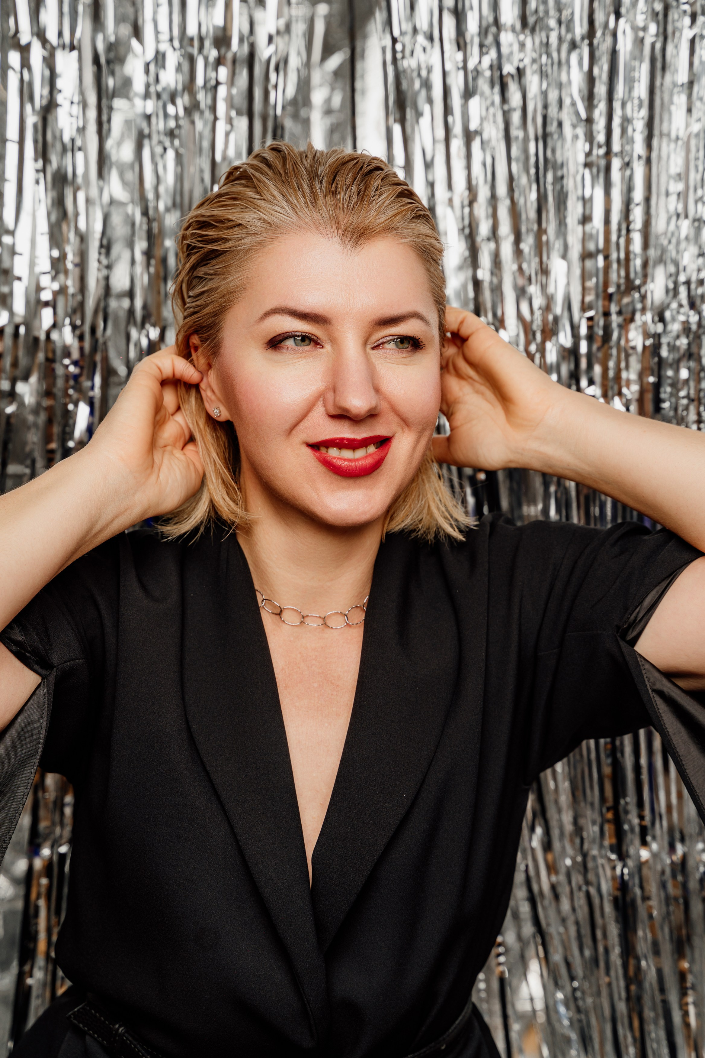 Christmas photo shoot in London, Christmas photo shoot without a Christmas tree, Christmas photo shoot without a Christmas tree, photo shoot with glittery tinsel