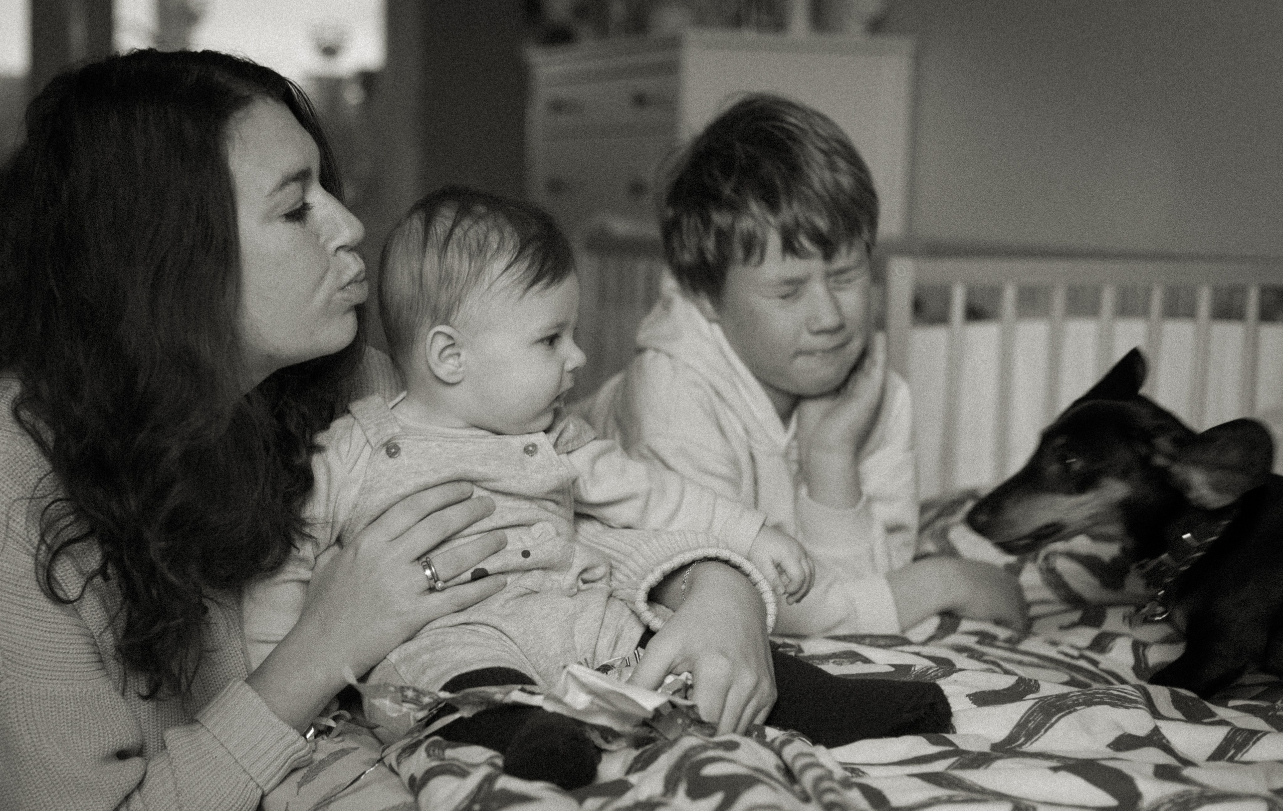 Séance photo de famille pour Noël. Histoires d’amour, séances photos de famille et de mariage en France