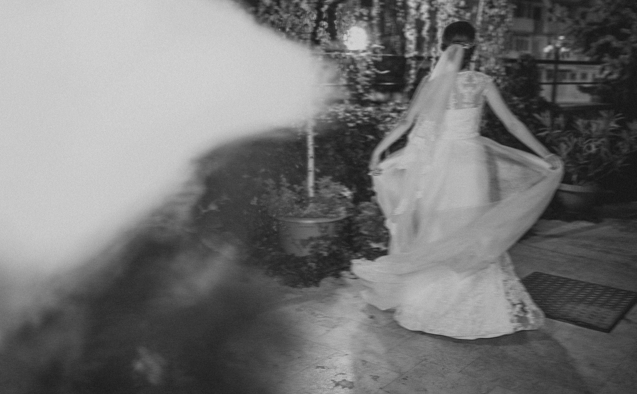 Fotograf profesionist de nuntă. Cu o abordare creativă și tehnici unice, spunem povestea voastră prin imagini pline de iubire și naturalețe. Descoperă arta fotografiei de nuntă . Fotograf Iasi, fotograf de nunta Suceava. Fotografii de nuntă. Pachet fotografii de nuntă. Fotograf Iasi, fotograf Suceava, fotograf Botosani, fotograf Romania. Servicii foto nuntă. Servicii foto-video.