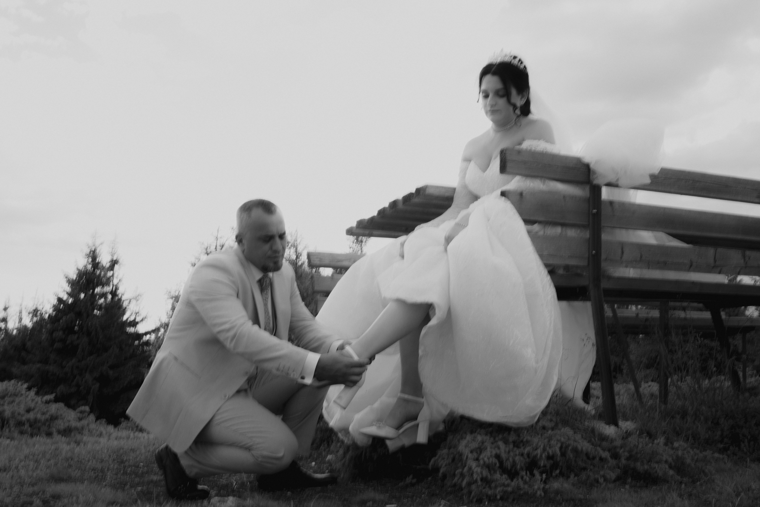 Documentary Weddings. Adrian Aioanei — Fotograf profesionist de nuntă în Iași, Suceava și București. Specializat în evenimente, portrete și fine art