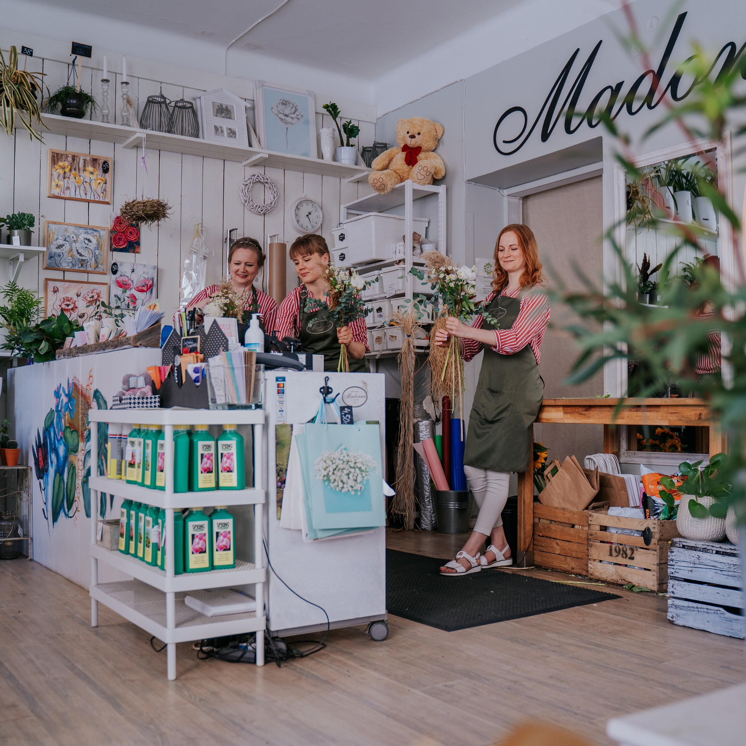 OxanaDia — Brand And Business Photographer in Barcelona. Barcelona Brand Photographer and Videographer Oxana Dia