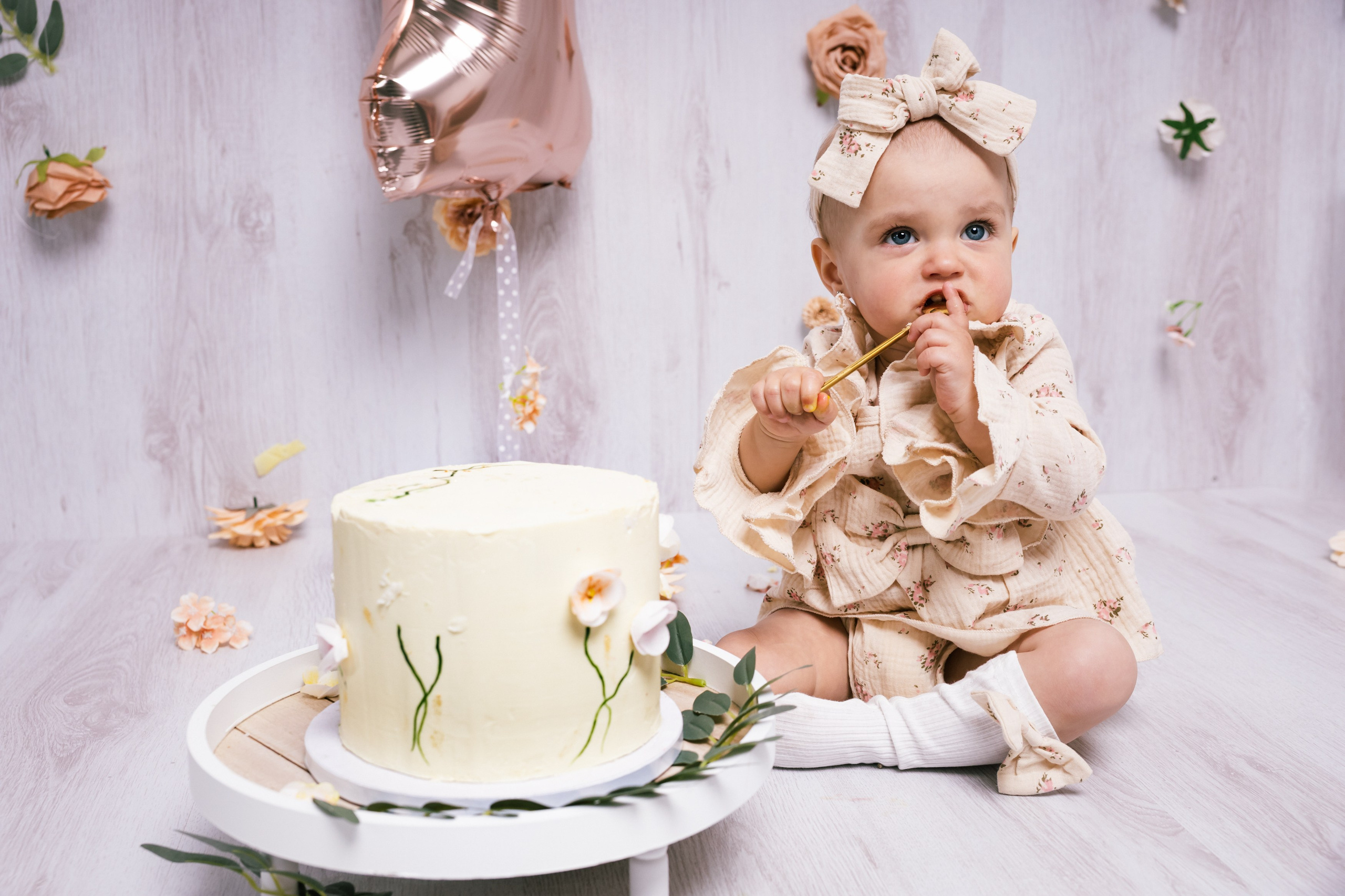Mash cake focení — sladká oslava 1. narozenin. Lifestyle a rodinná fotografka v Pisku Oxana Telupilova