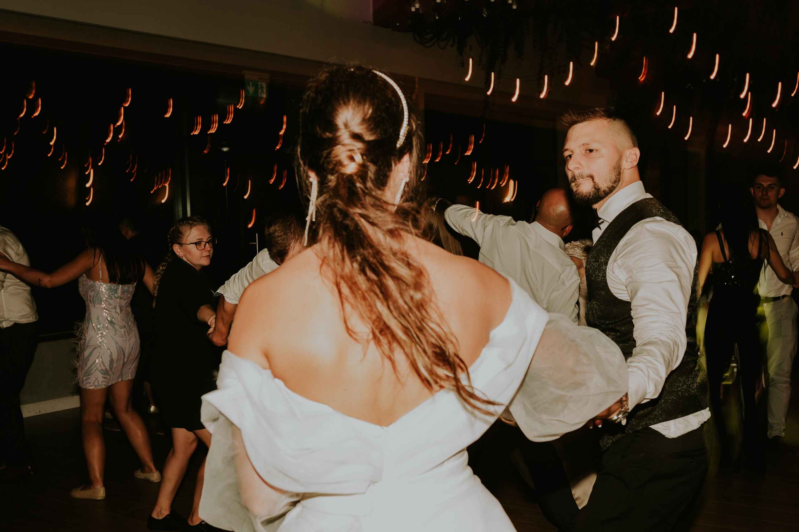 Sala Koralowa w Jaworzu: Opowieść o ślubie Nikoli i Kacpra. Karkowskafoto - fotografia miłości