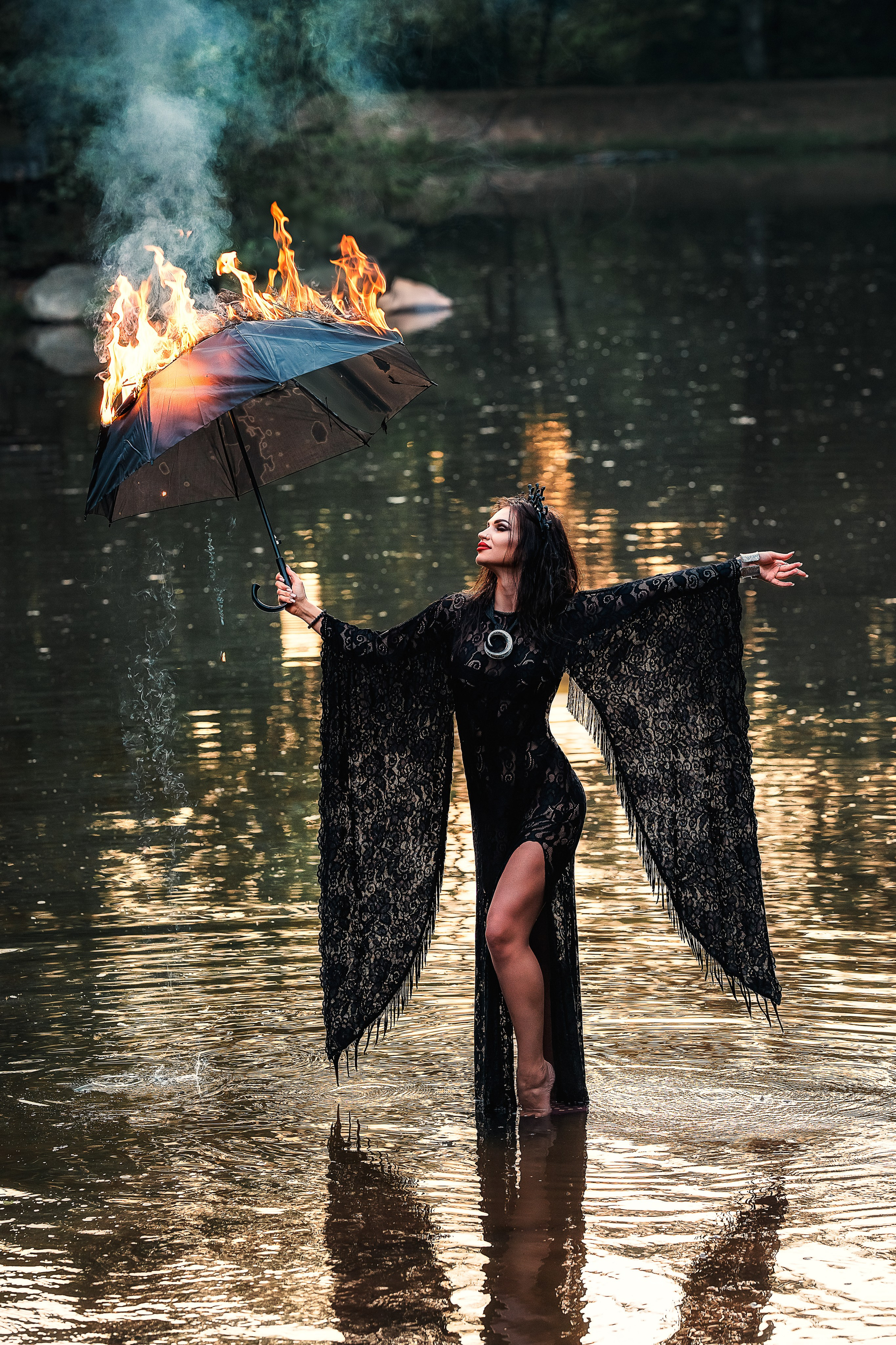 Witch at the lake. Family, Lifestyle and Portrait photograher in Trier, Germany
