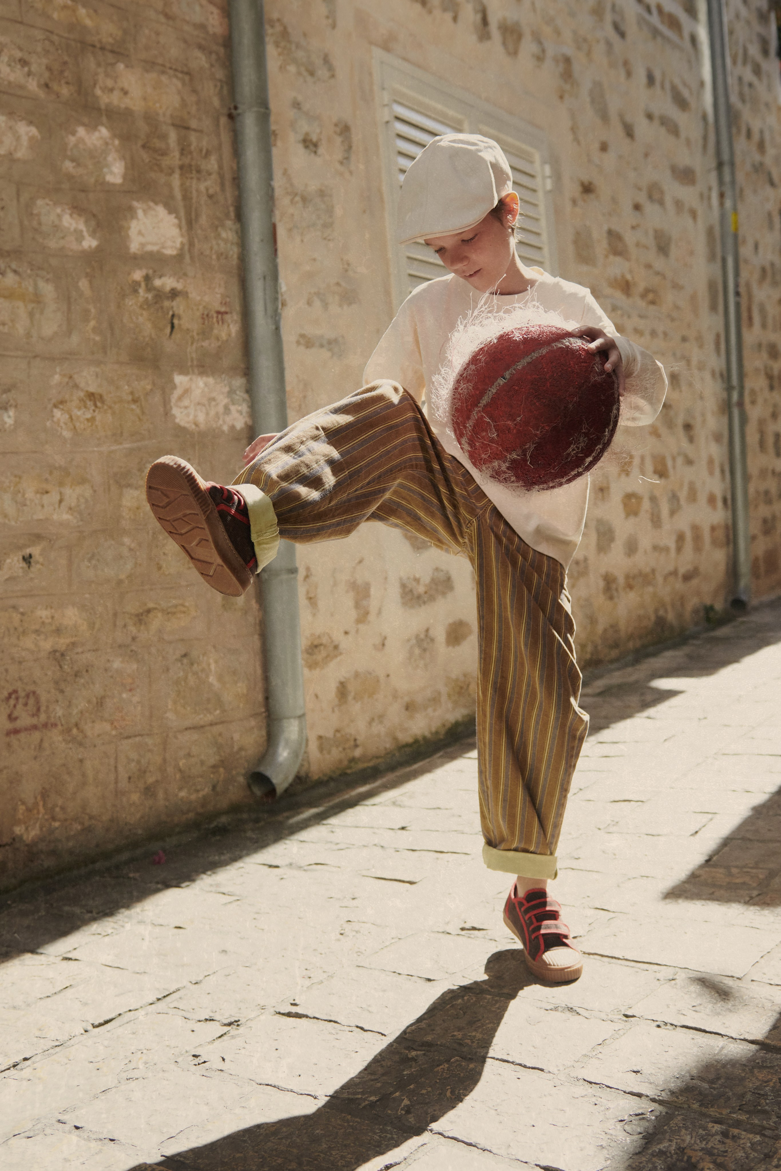 KIDS. Minimalist brand photographer & videographer | Raw sincerity. Pure Form