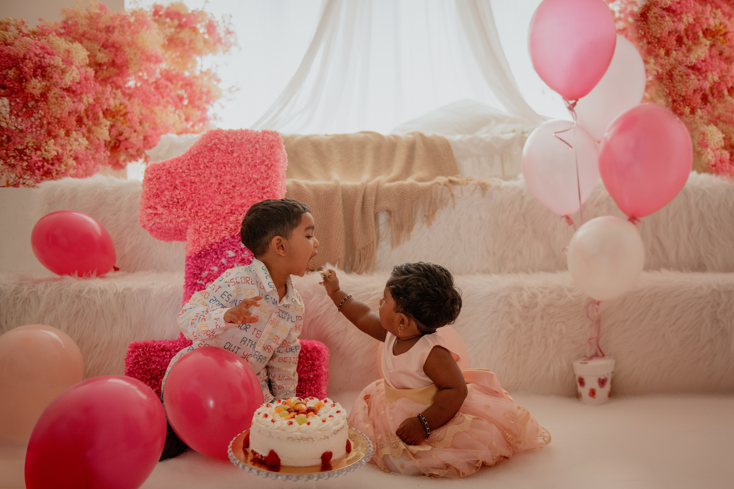 Съемка дня рождения в студии в центре Праги. Профессиональный фотограф в Праге Анастасия Харитонова